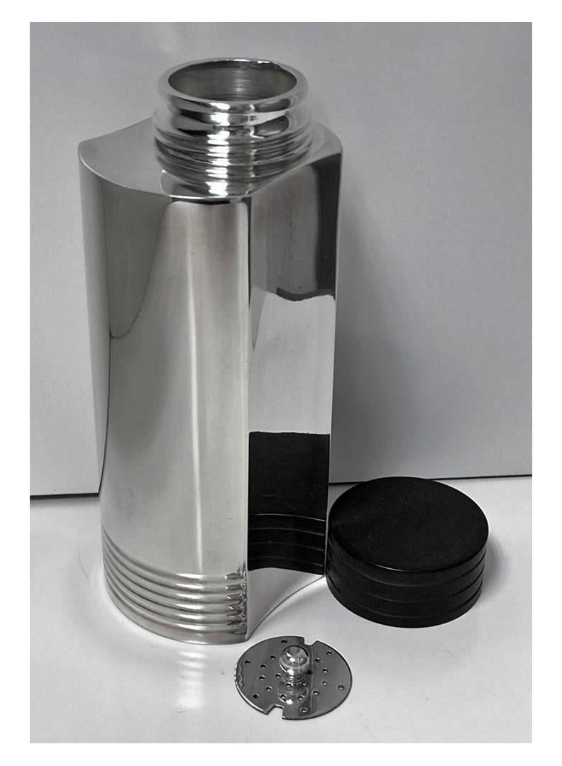 Swedish Art Deco Cocktail Shaker Designed by Folke Arstrom, circa 1935 In Good Condition In Toronto, Ontario