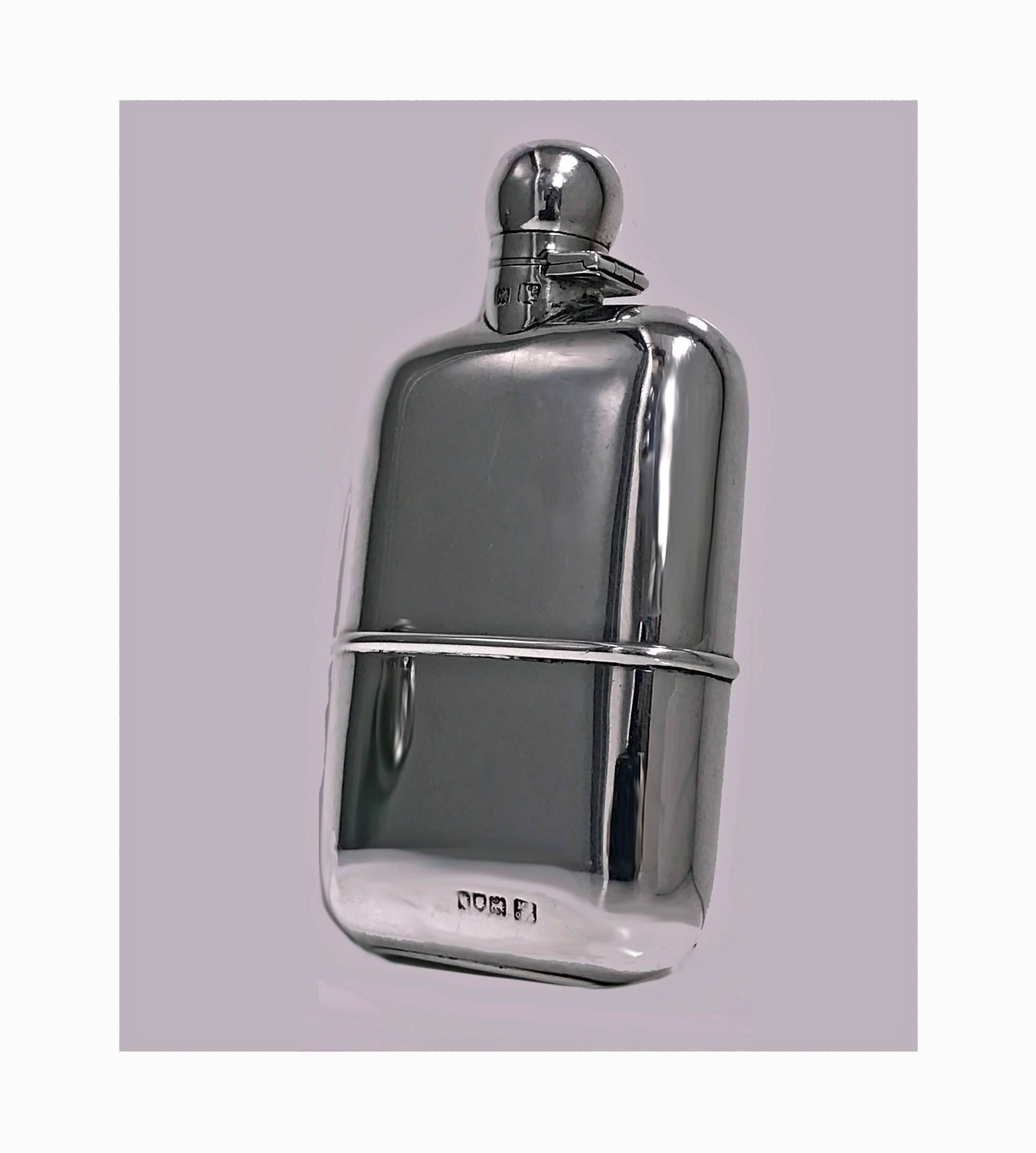 English Sterling Silver Flask, London 1914, Sampson Mordan Co. In Good Condition In Toronto, Ontario