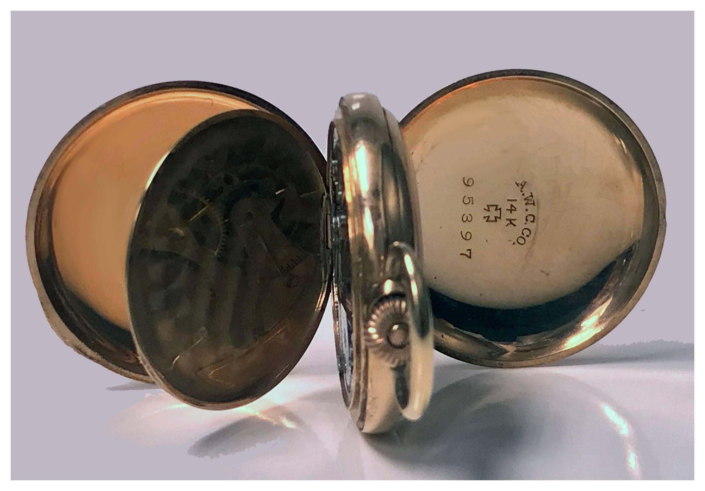 American Waltham 14-Karat Stem Wind Gold Hunter Case Pocket Watch, circa 1900 In Good Condition In Toronto, Ontario