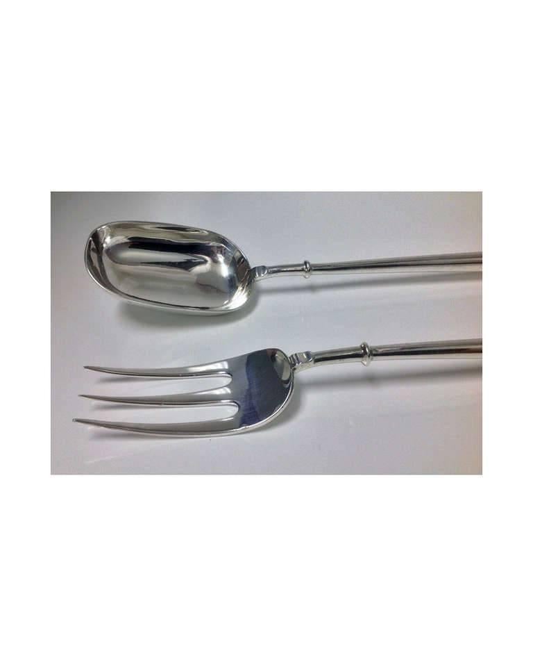 Pair of English Canon Pattern Silver Servers, London 1929-1930 by D & J Welby In Good Condition In Toronto, Ontario