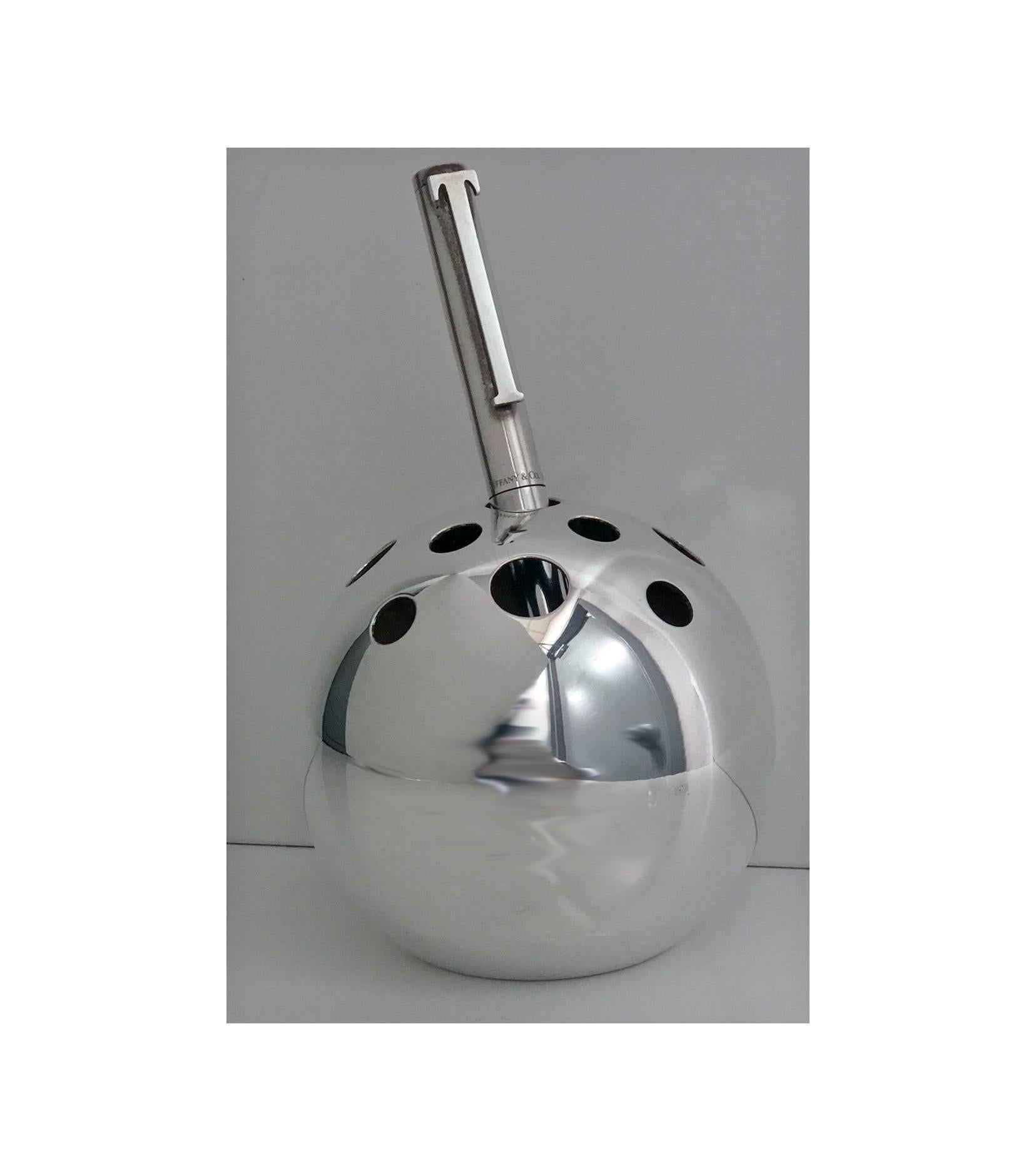 Mid-Century Modernism, Fratelli Cacchione silver desk sculpture for Pens and Pencil, Italian, circa 1955. The holder of spherical form, plain polished silver, allowing for up to twelve assorted size writing instruments. Hallmarked on base F.C. Milan