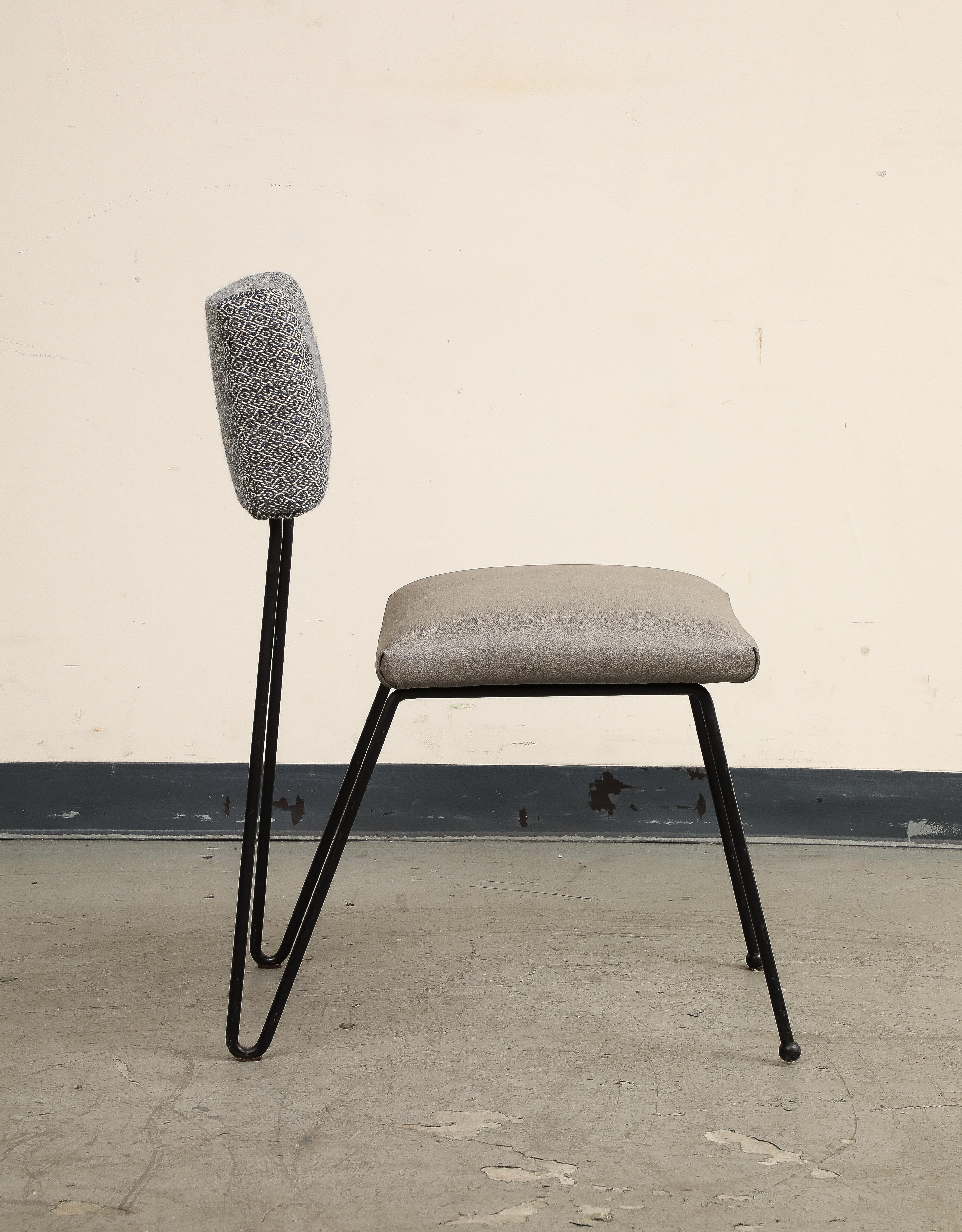 Paar Midcentury Modern Case Study Eisenstühle mit Ledersitzen im Zustand „Gut“ im Angebot in Chicago, IL