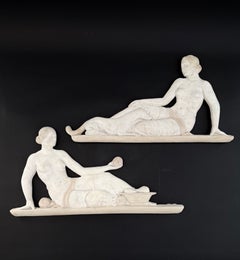 Pareja de estucos que representan figuras femeninas —principios del siglo XX—. Italia