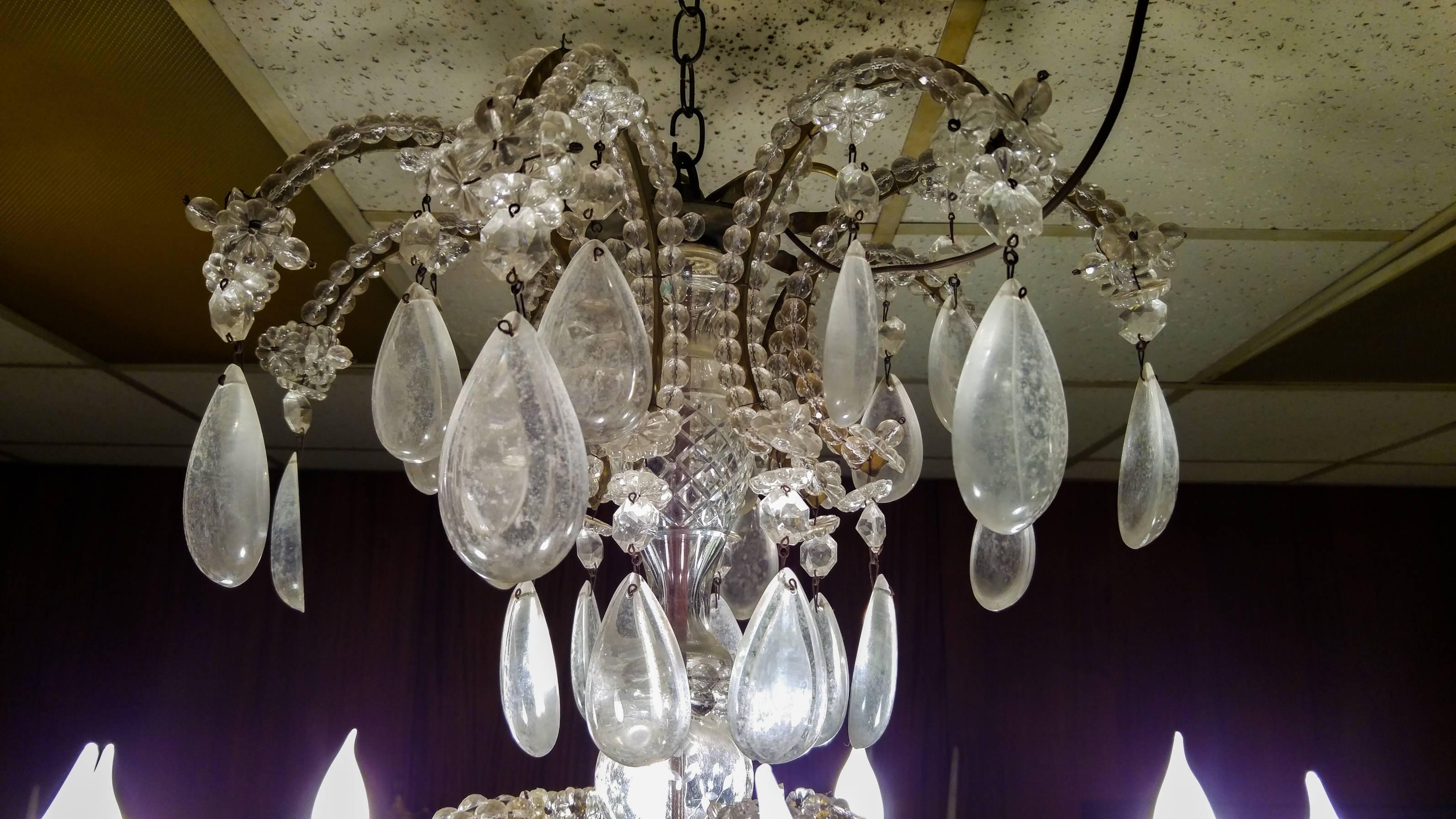 19th century French Eight-Light Crystal Chandelier In Good Condition In Savannah, GA