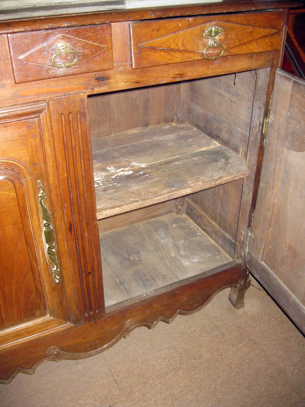 Sideboard-Serviergeschirr aus Nussbaumholz im französischen Stil, 18. Jahrhundert (Louis XV.) im Angebot