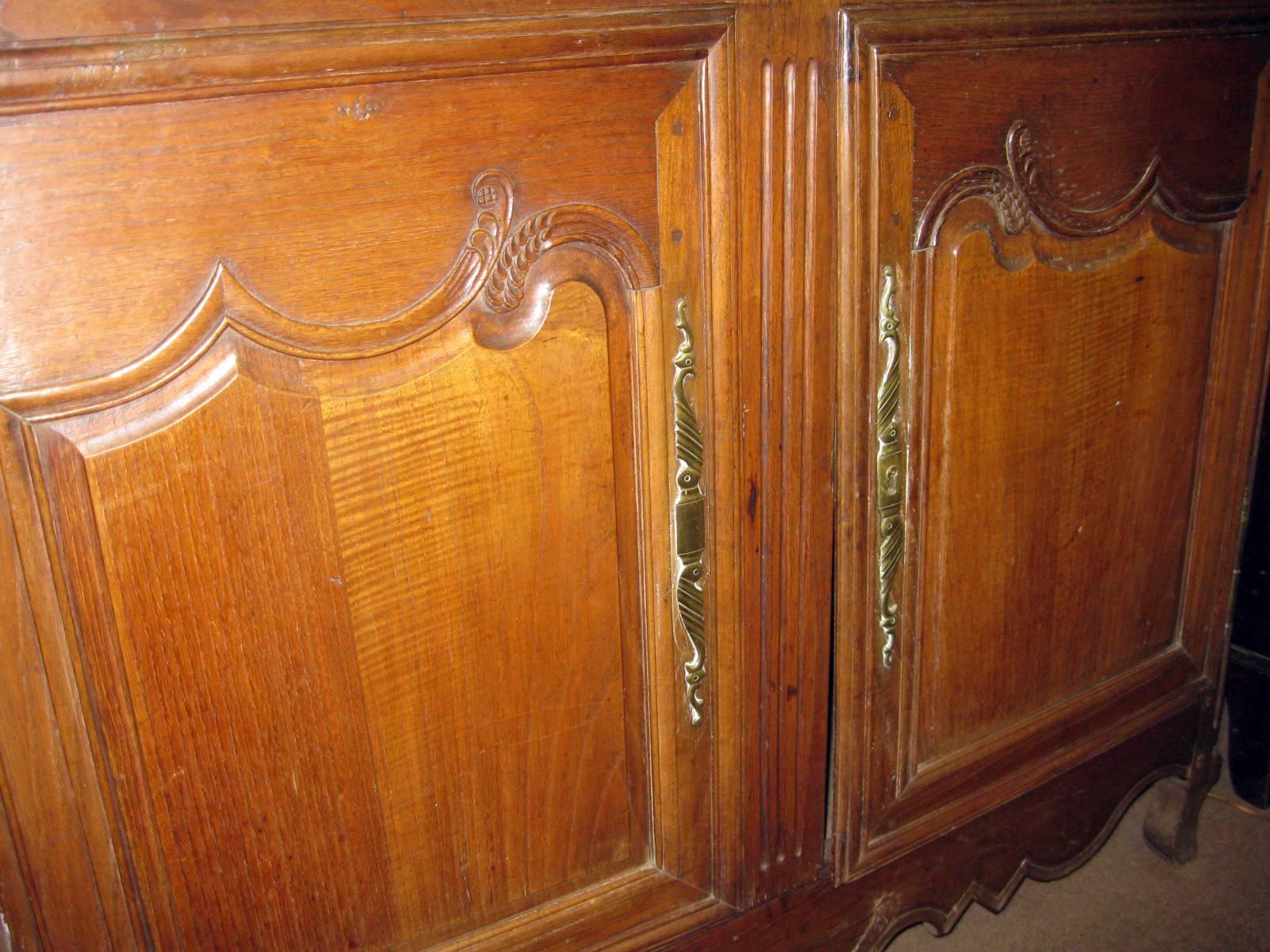 Sideboard-Serviergeschirr aus Nussbaumholz im französischen Stil, 18. Jahrhundert im Zustand „Gut“ im Angebot in Savannah, GA
