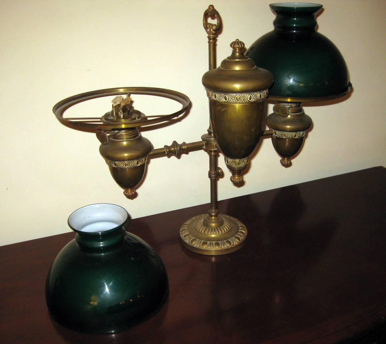 19th century American Double Student Kerosene Burning Oil Lamp In Good Condition In Savannah, GA