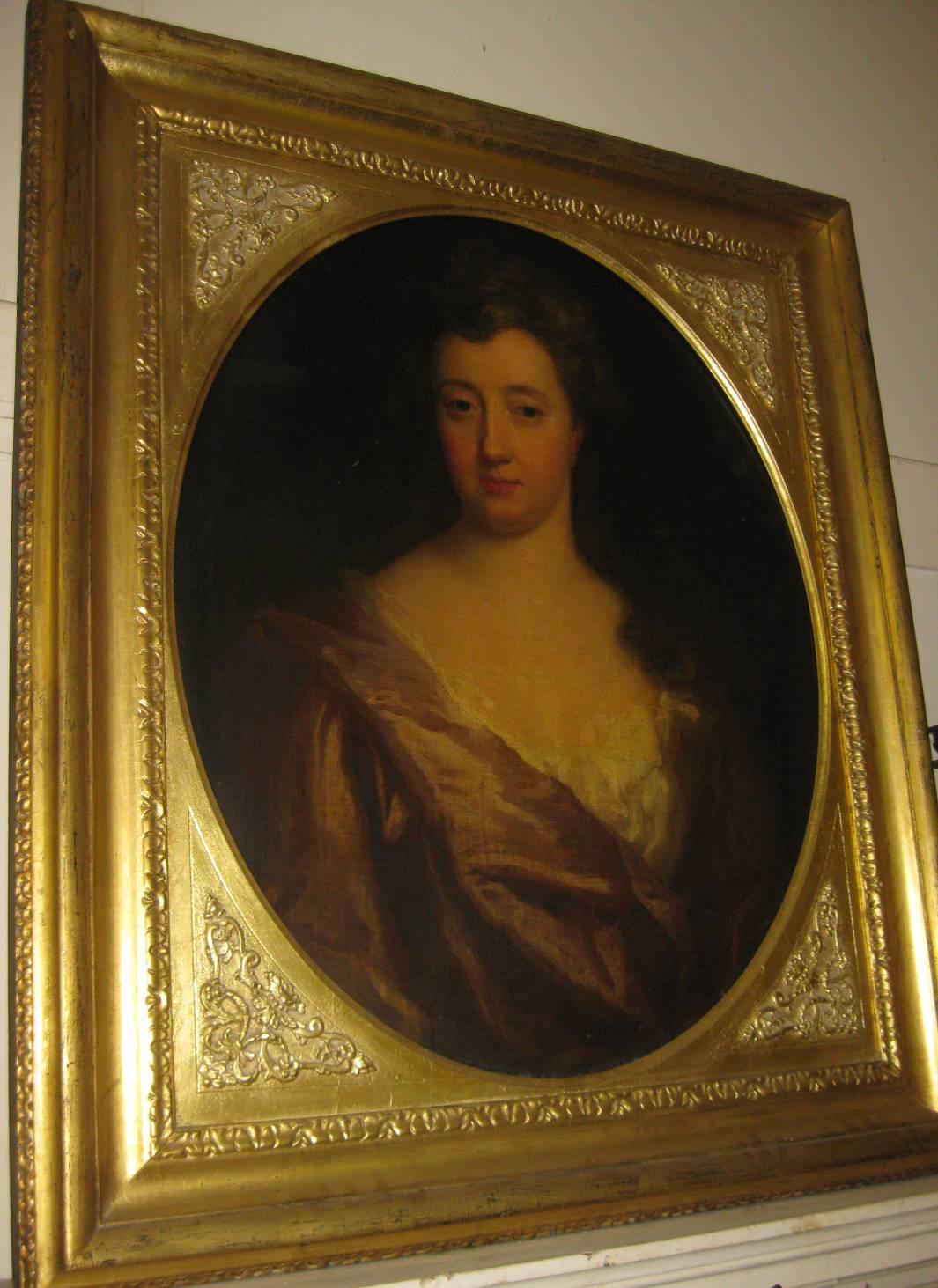 18th century Portrait of Lady Oil on Canvas in Giltwood Frame In Good Condition For Sale In Savannah, GA