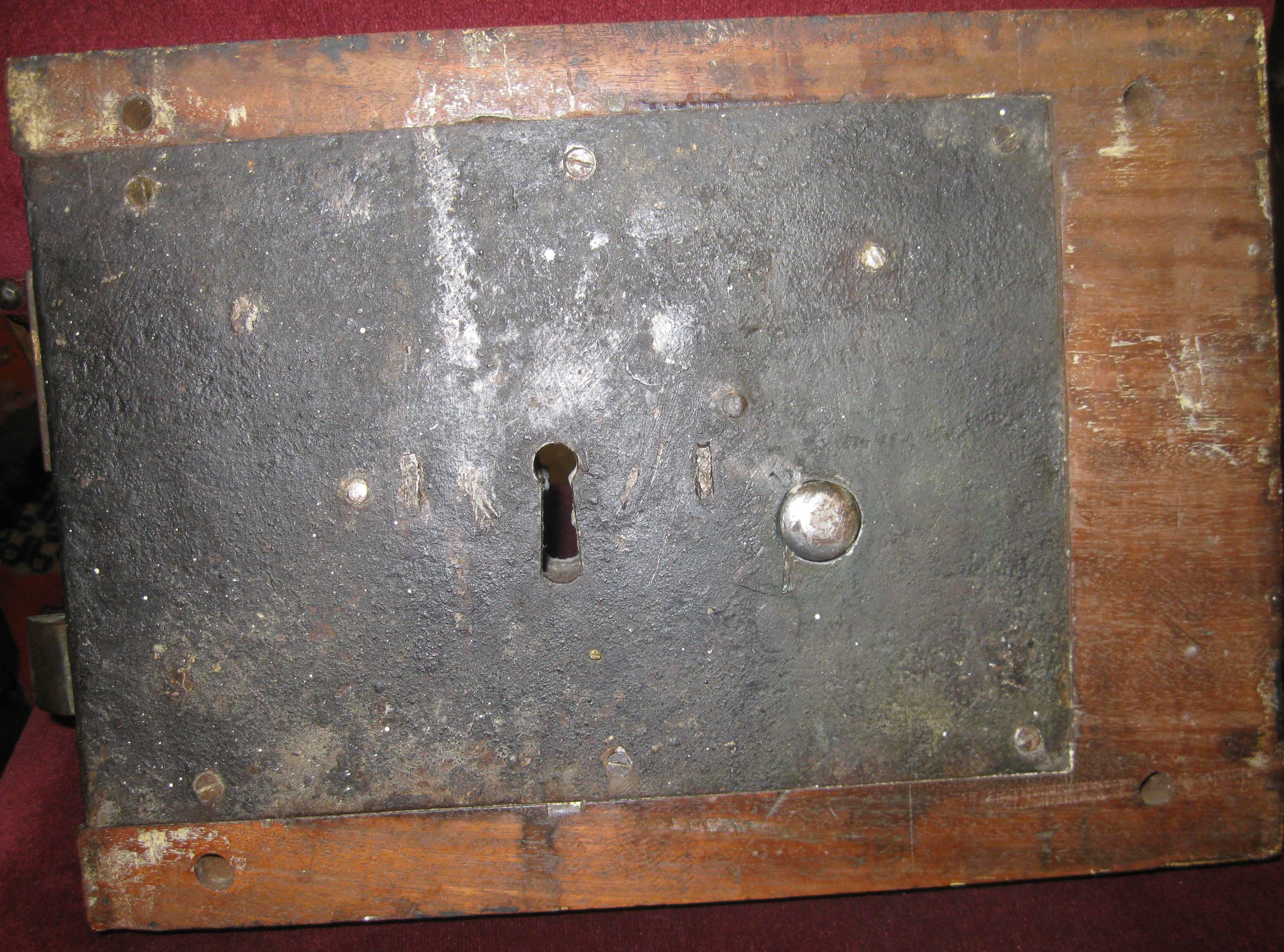 English 18th century Georgian Decorative Mahogany and Brass Door Lock in Heart Design  For Sale