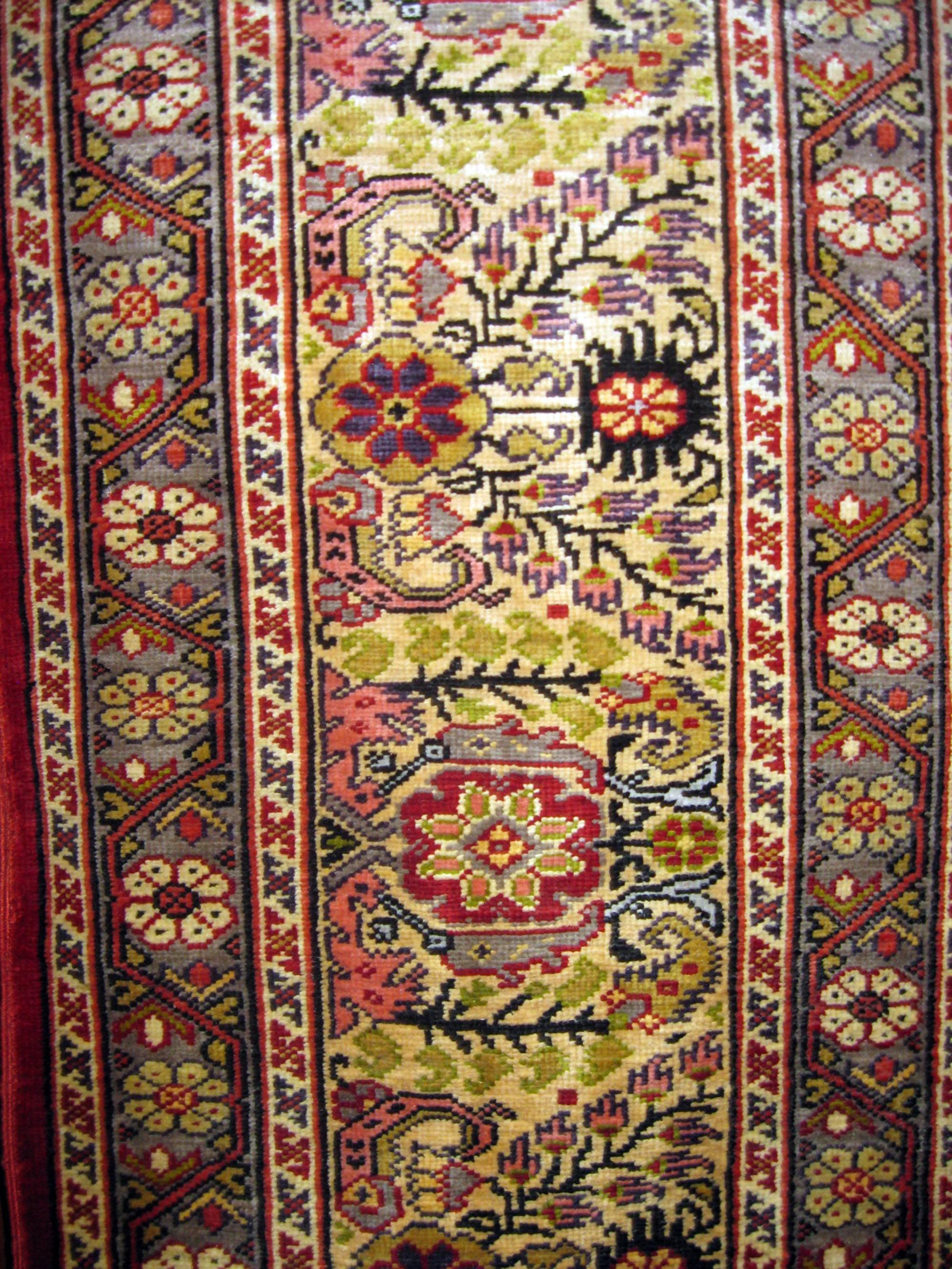 20th century Turkish Silk Ghiordes Prayer Rug In Good Condition In Savannah, GA