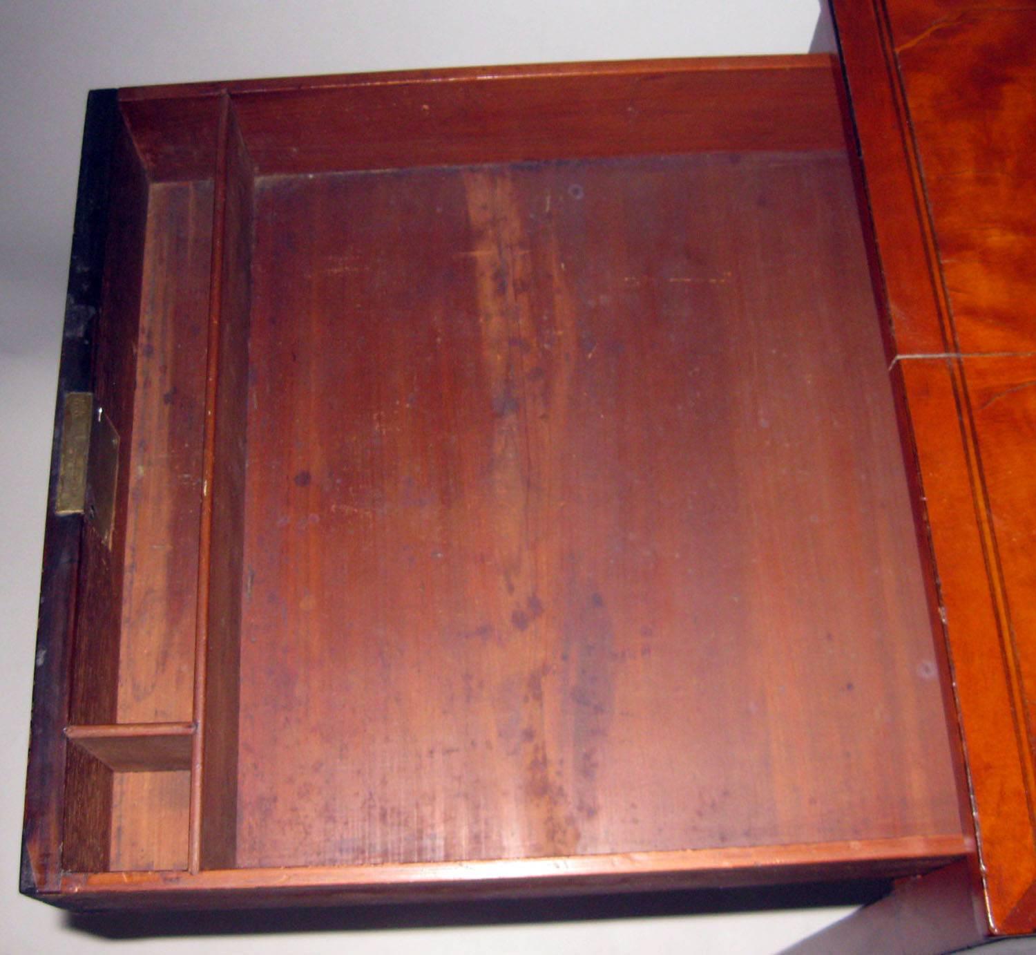 18th century Hepplewhite Satinwood Writing Table with Work with Silk Basket In Good Condition For Sale In Savannah, GA