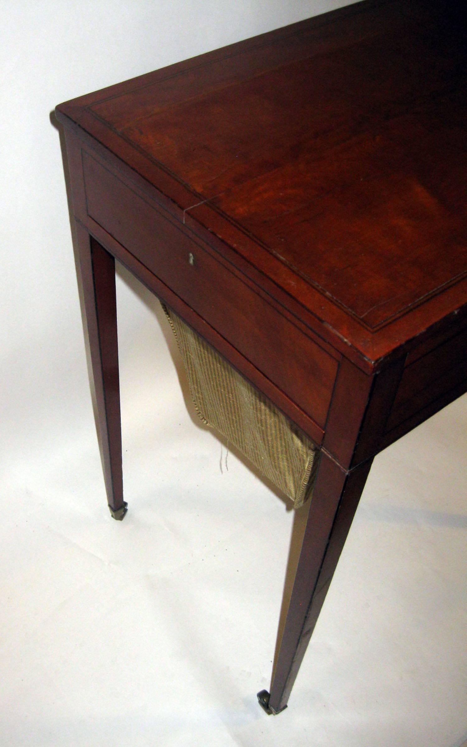 18th century Hepplewhite Satinwood Writing Table with Work with Silk Basket For Sale 4