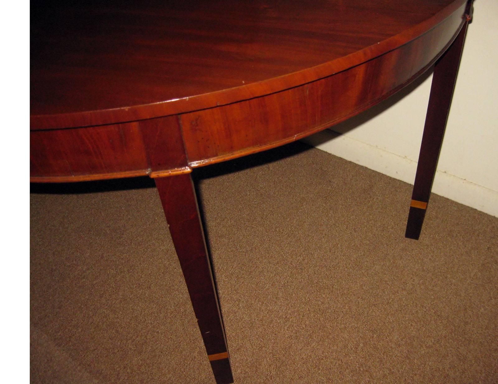 19th century English Hepplewhite Pair Demi-lune Console Tables For Sale 3