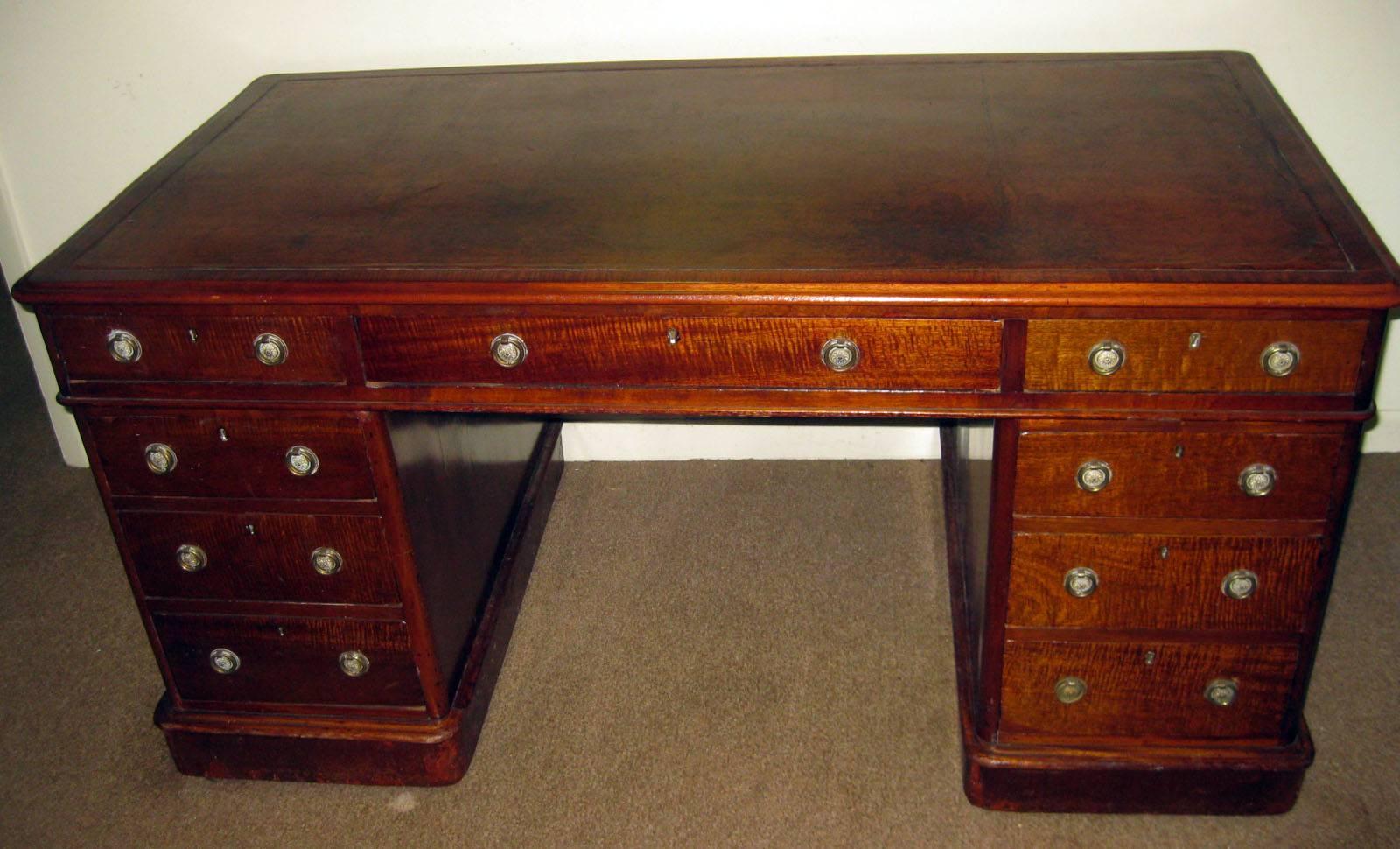 Leather 19th century English Regency Mahogany Desk