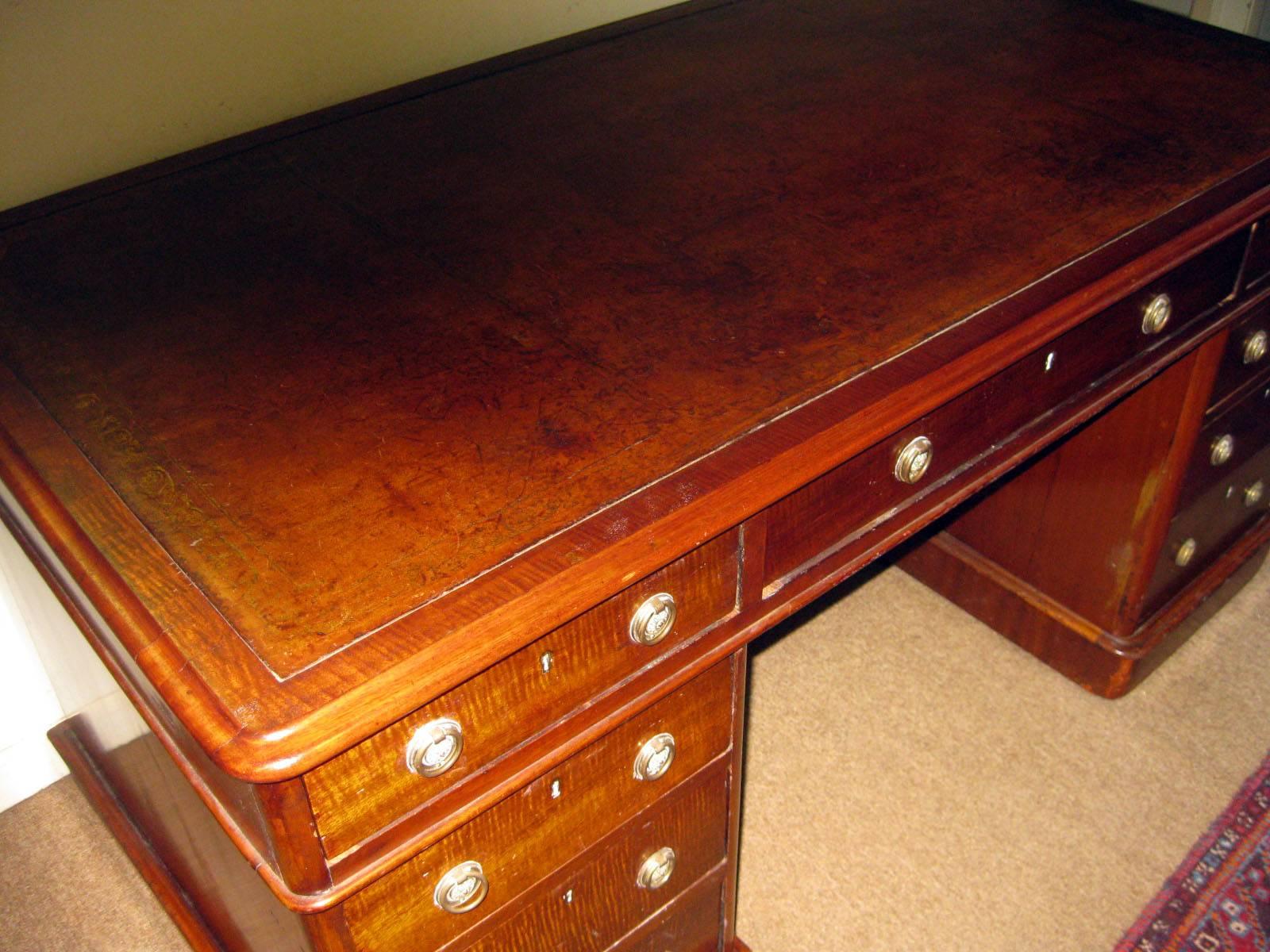 Early 19th Century 19th century English Regency Mahogany Desk