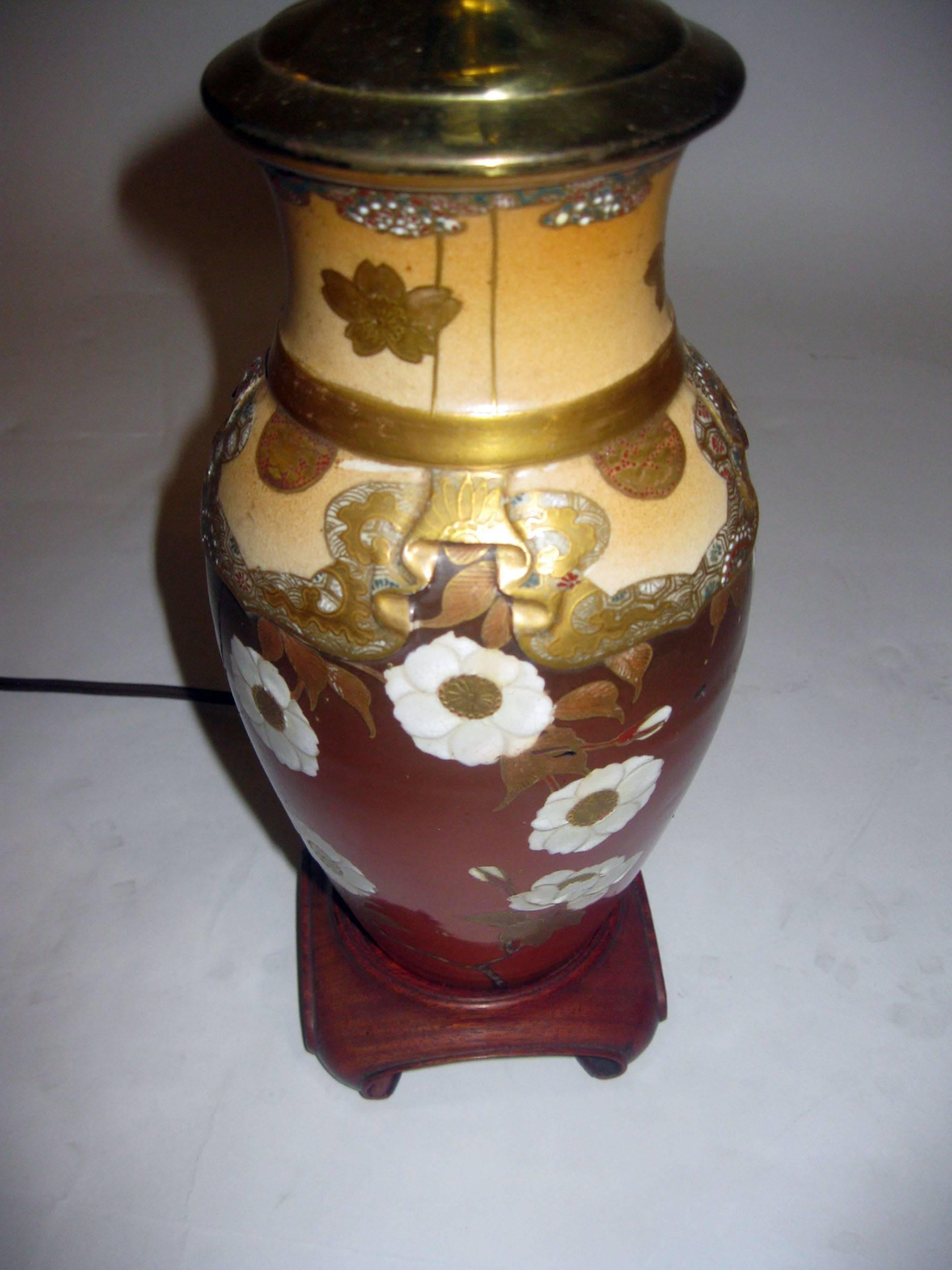 Meiji Lampe de table à vase en porcelaine de Satsuma du 19e siècle en vente