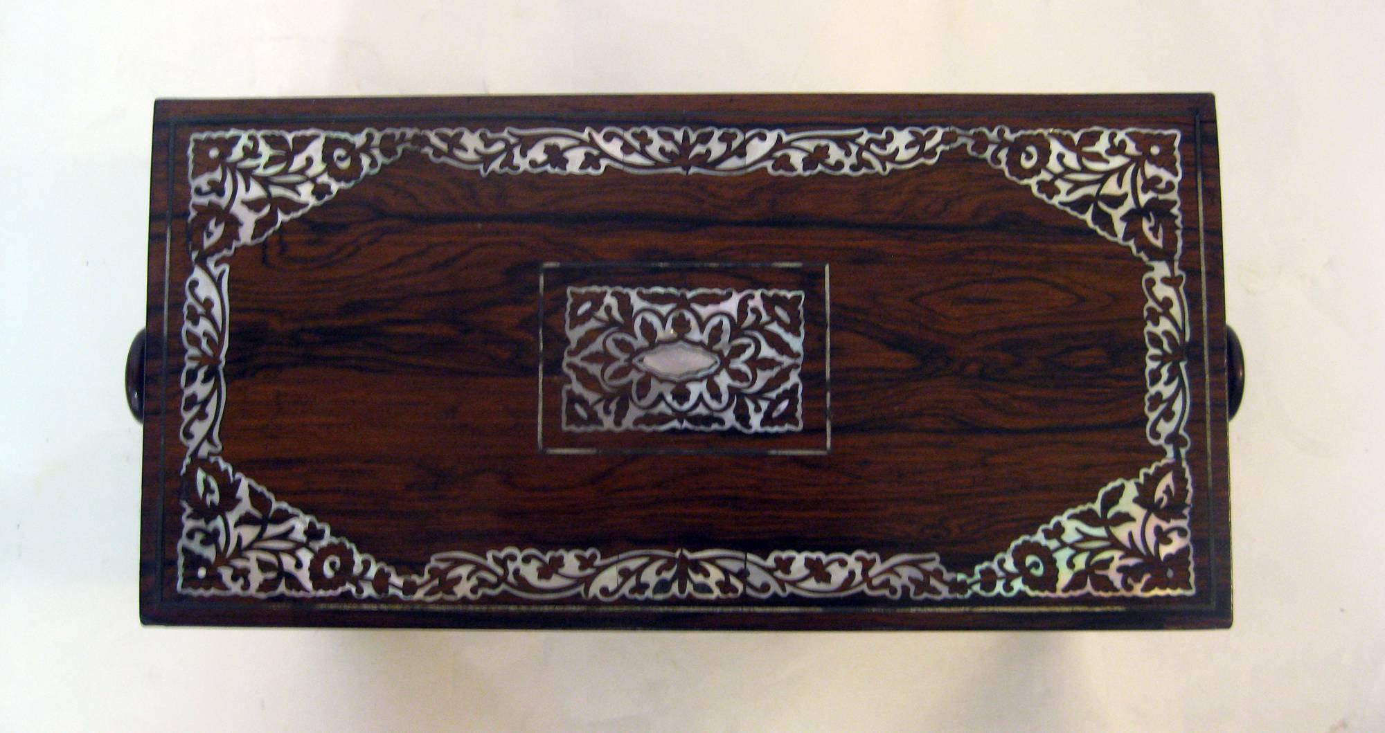19th century English Rosewood Tea Caddy with Mother of Pearl Inlay In Good Condition For Sale In Savannah, GA