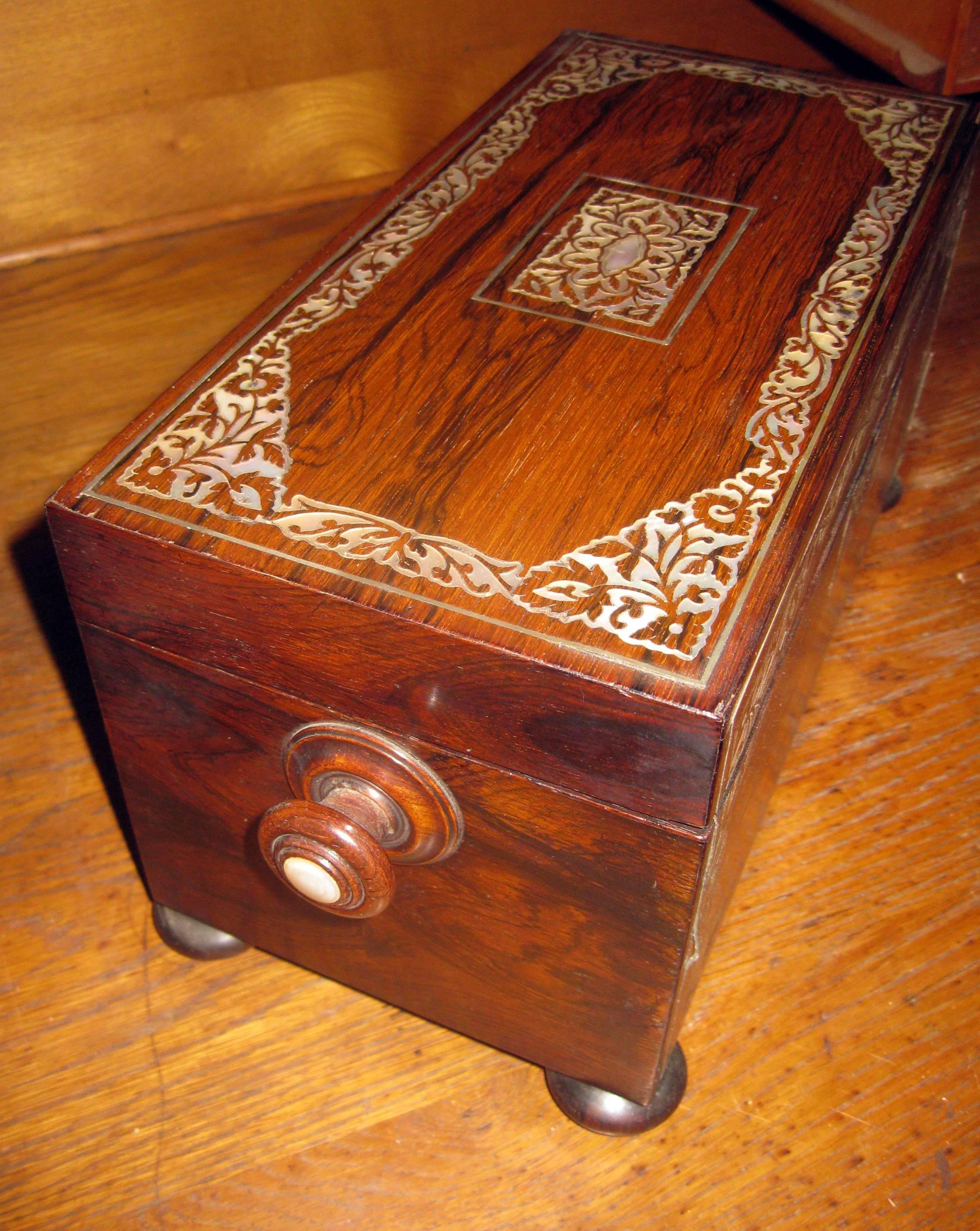 Mother-of-Pearl 19th century English Rosewood Tea Caddy with Mother of Pearl Inlay For Sale
