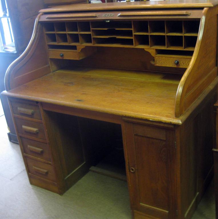 19th Century American Oak Roll Top Desk At 1stdibs Late Victorian 19th Century American Oak Roll Top Desk For