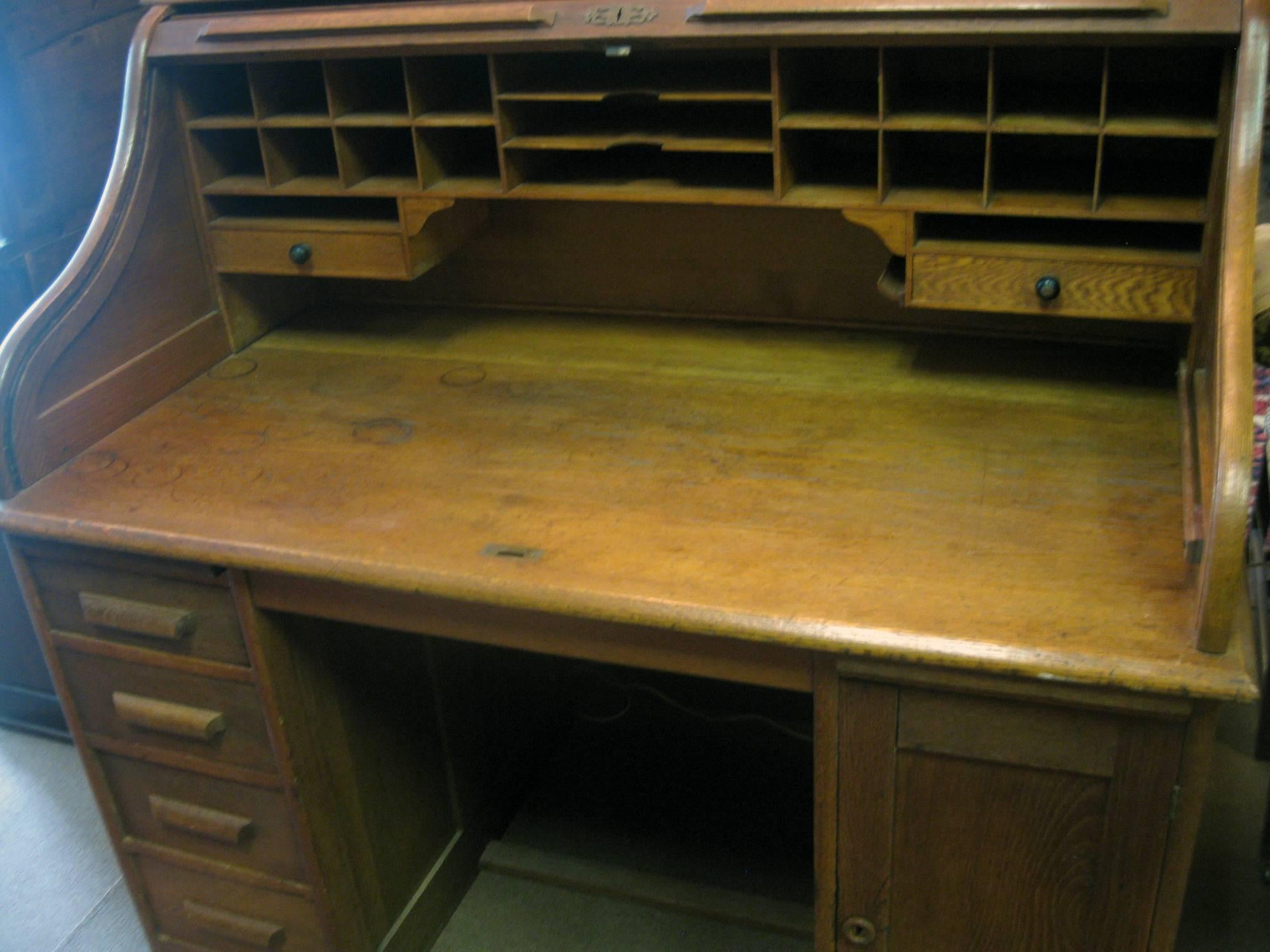 Late Victorian 19th Century American Oak Roll Top Desk