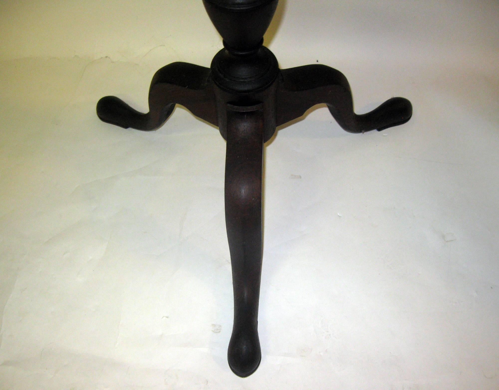 Early 19th Century 19th century American Tripod Table For Sale