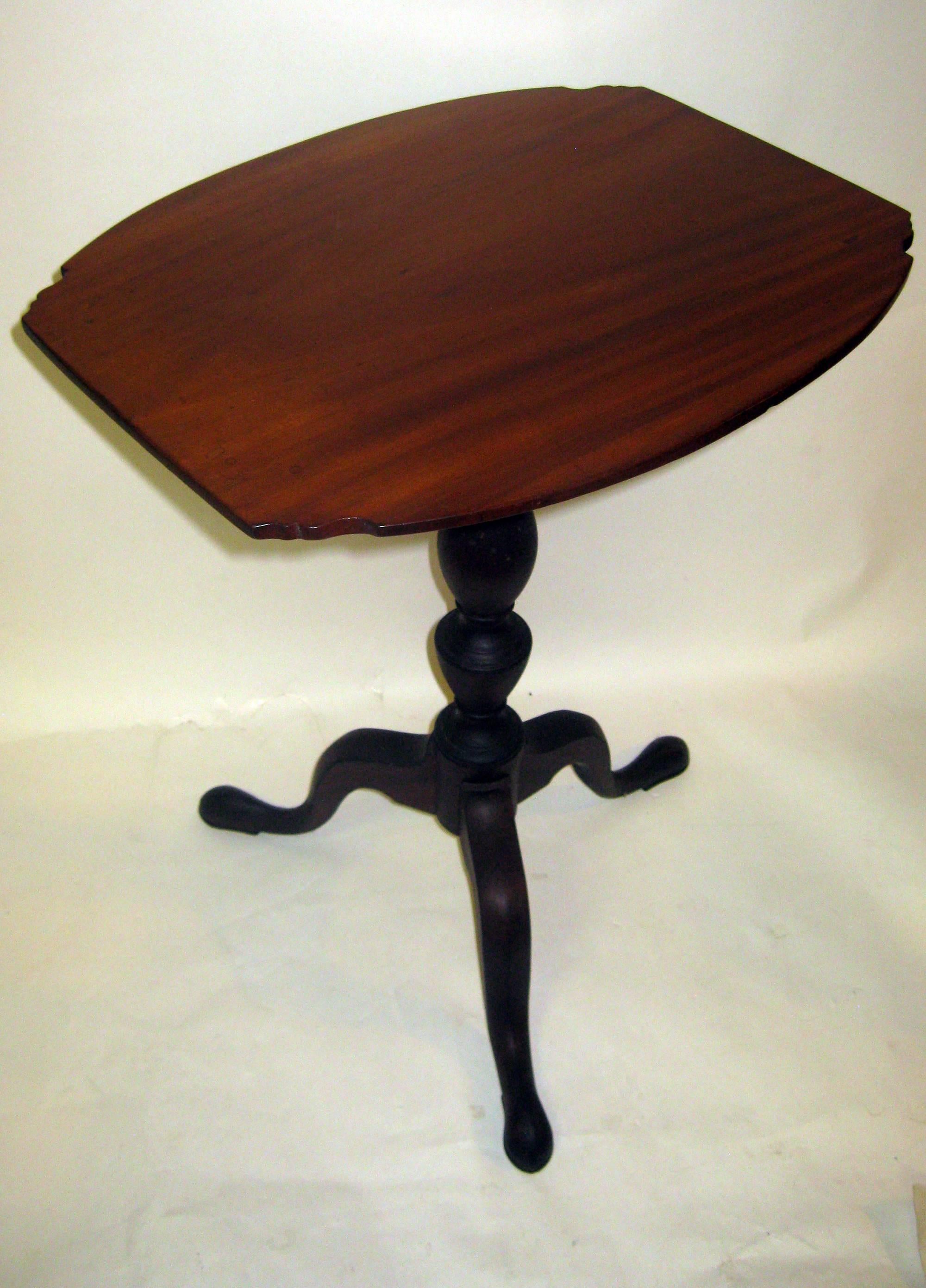 19th century American Tripod Table For Sale 2
