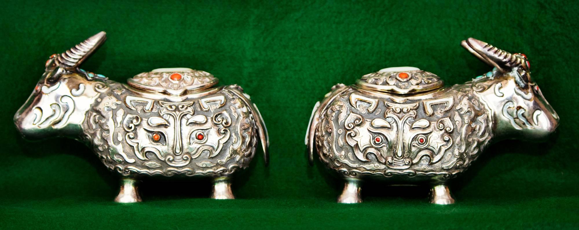 Mother-of-Pearl 19th Century Chinese Silver Oxen Boxes