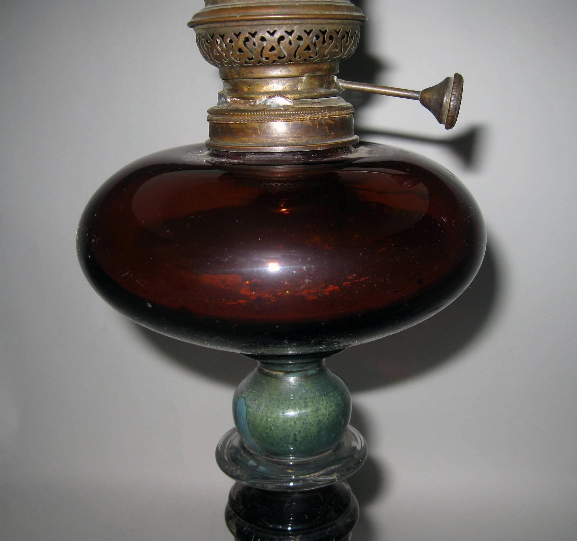 Lámpara de columna de cristal de arándano retorcido americano del siglo XIX en venta 3