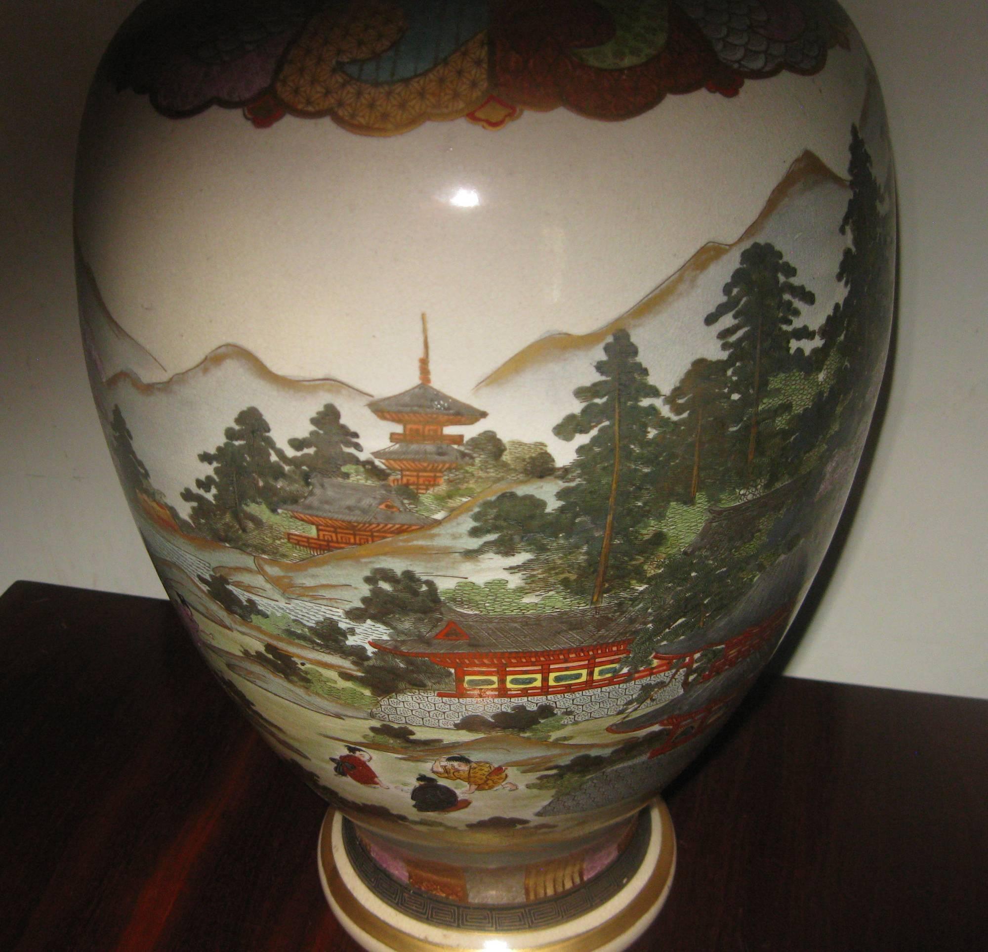 20th century Japanese Satsuma Vase, Pair im Zustand „Hervorragend“ in Savannah, GA