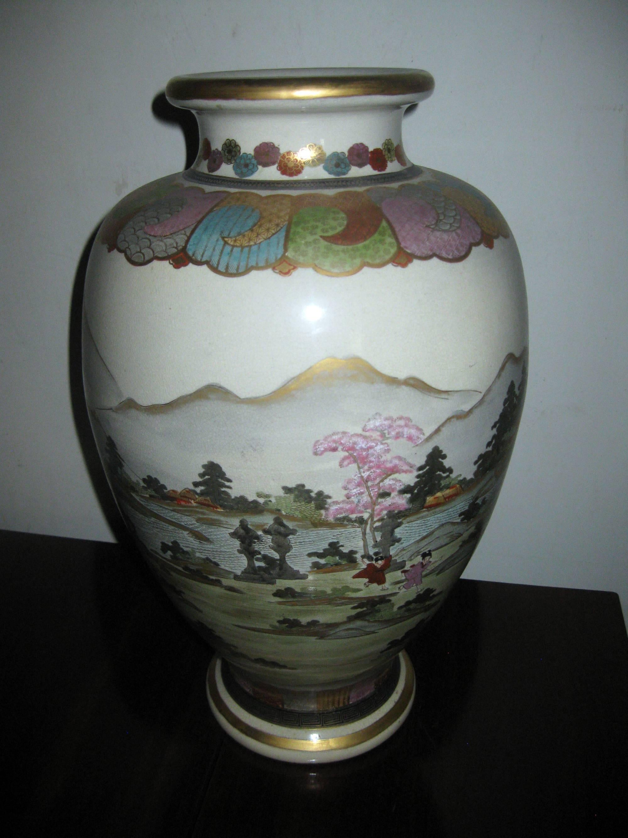 20th century Japanese Satsuma Vase, Pair (Japanisch)