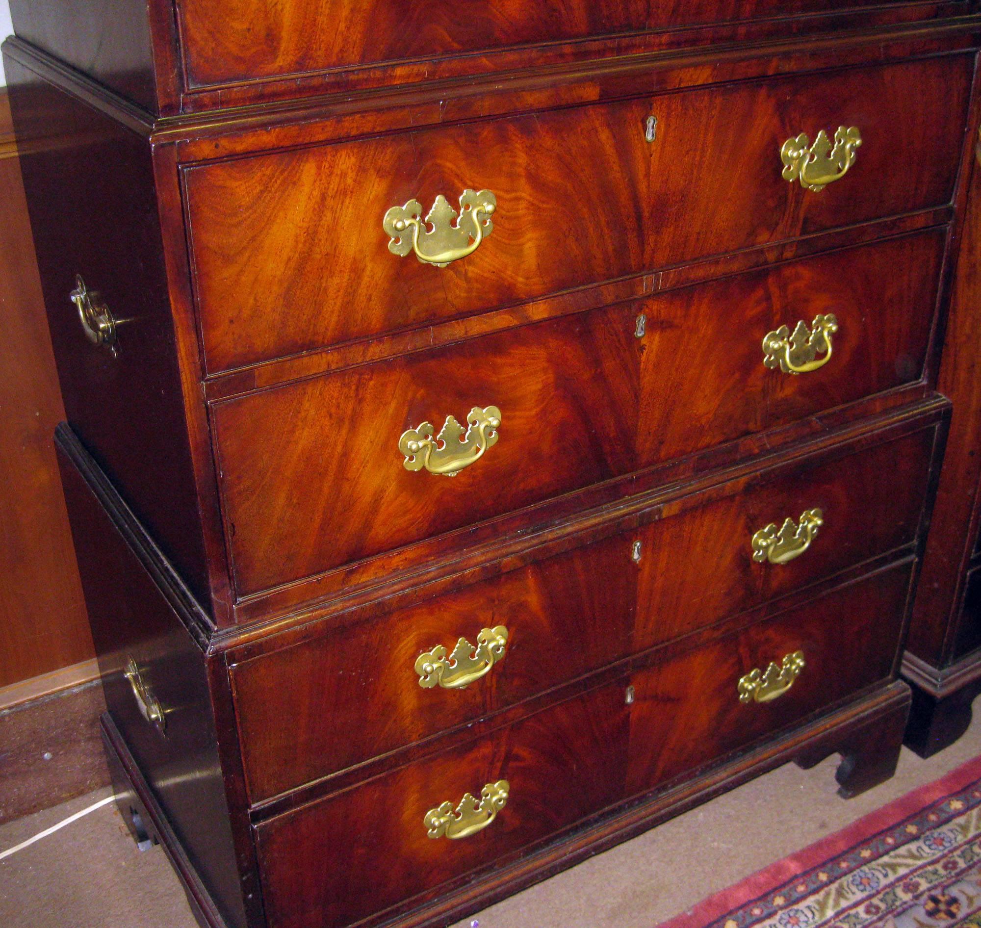 18th century English Mahogany Triple Chest on Chest Large Size In Good Condition In Savannah, GA