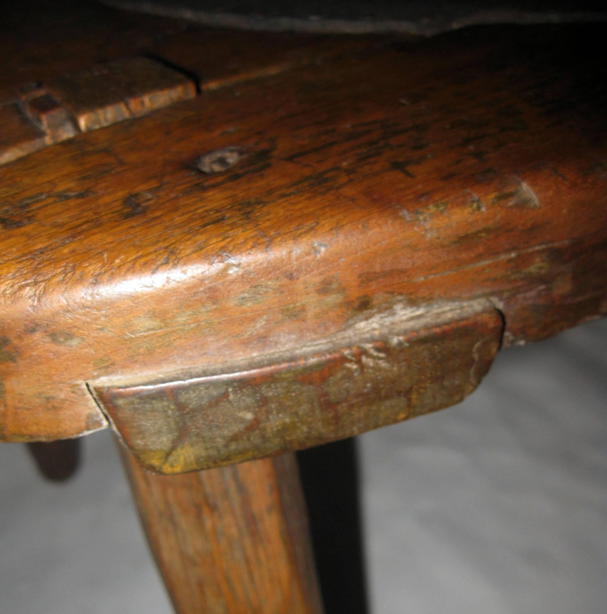 Primitive 19th Century Early American Maple Cobblers Bench In Good Condition In Savannah, GA