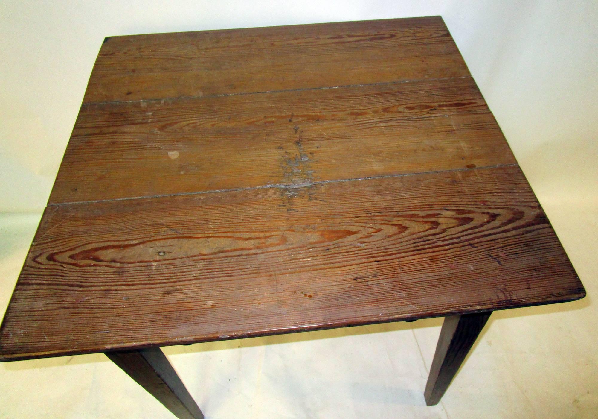 19th century American Primitive Cypress Work Table In Good Condition For Sale In Savannah, GA