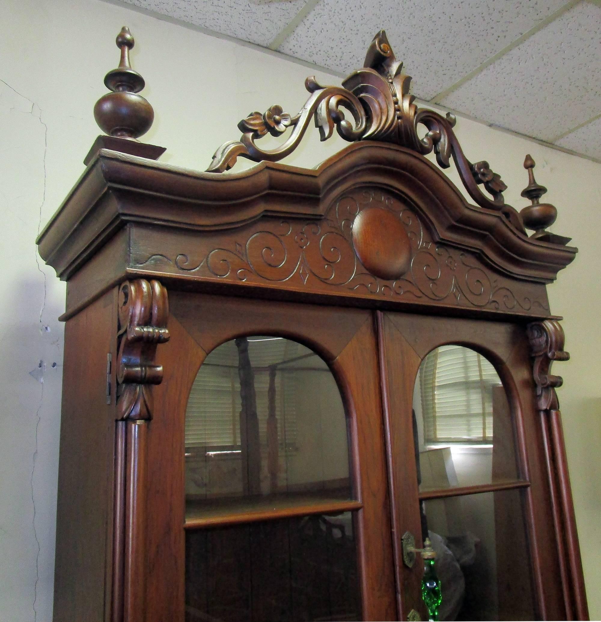 19th century American Victorian Walnut Cupboard For Sale 1