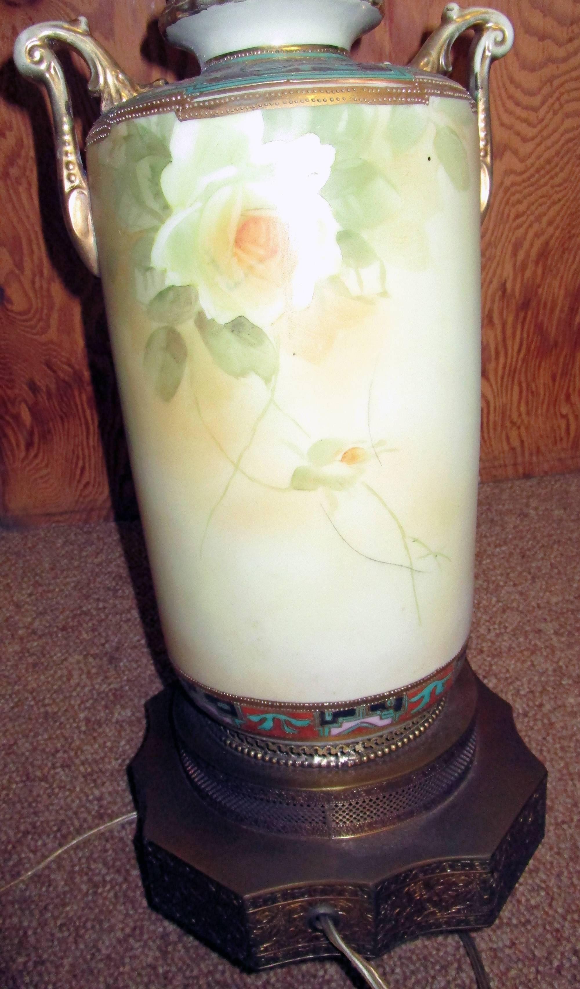 19th century Nippon Moriage Urn Lamp with Roses In Good Condition For Sale In Savannah, GA
