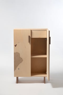 Vitrine en marqueterie « Ana Ash » par VUUV Works
