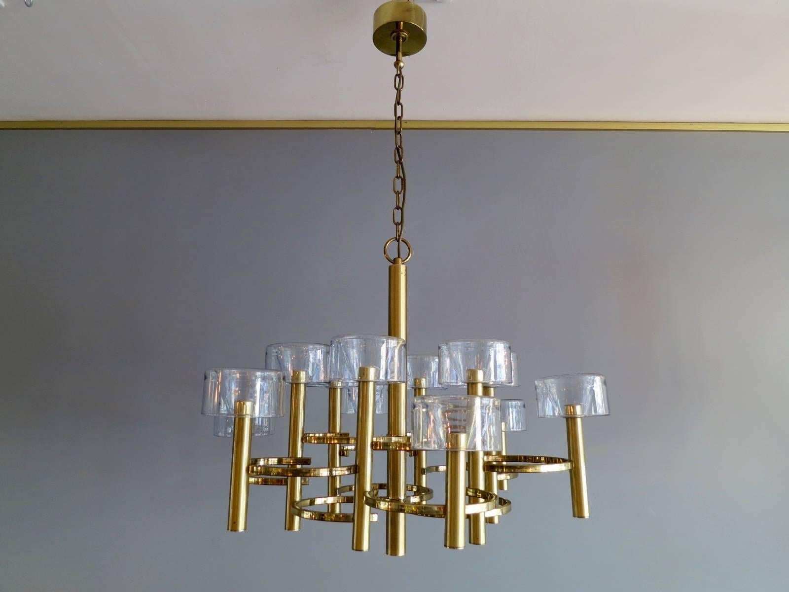 A modernist Italian chandelier by Sciolari in brass with moulded glass diffusers and geometric design.