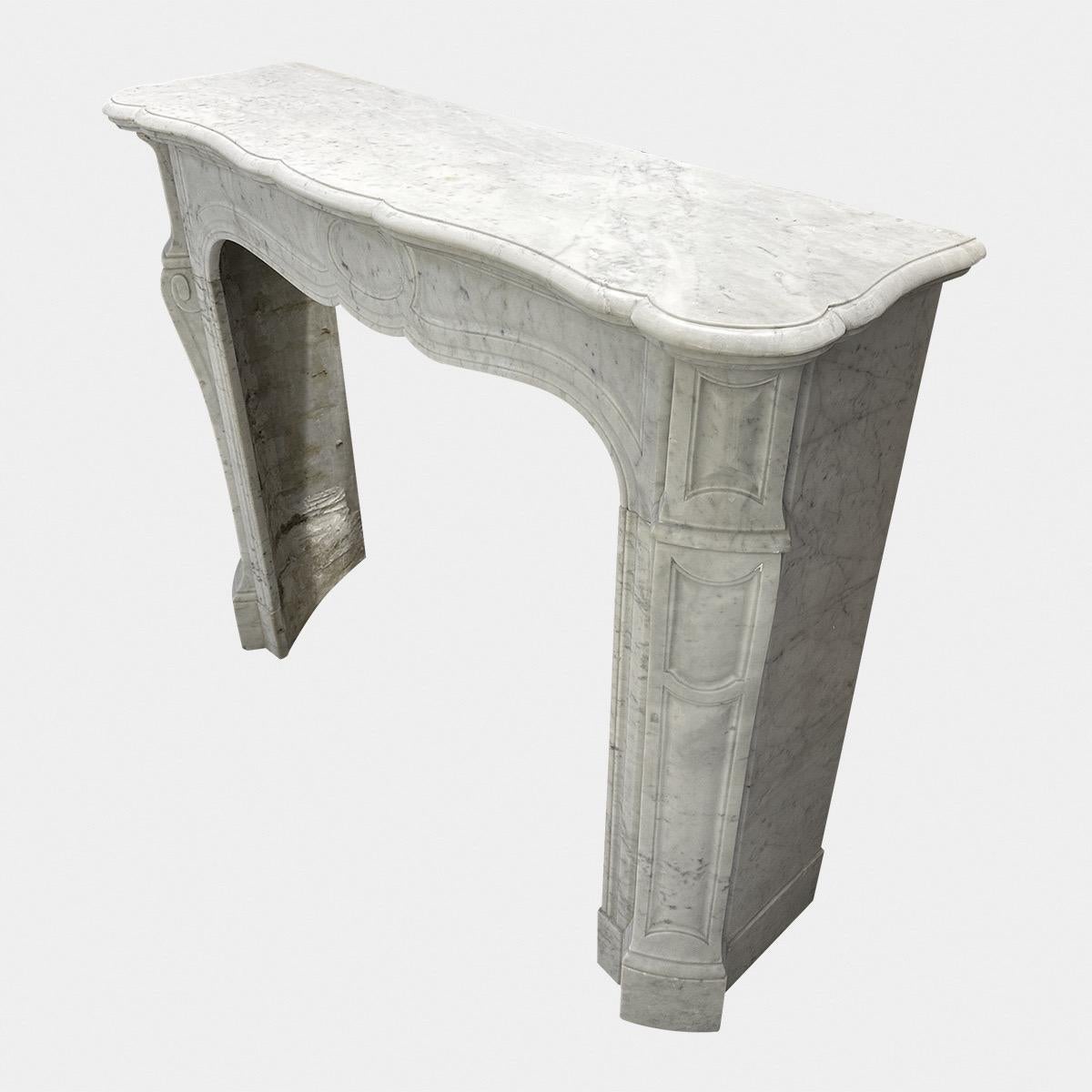 An Antique French Louis XV Pompadour Marble Fireplace Mantel In Good Condition In London, GB