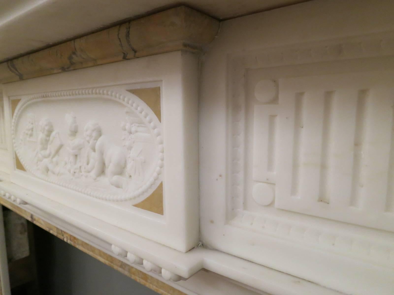 Antique English Fireplace Mantel in Statuary White Marble In Good Condition For Sale In London, GB