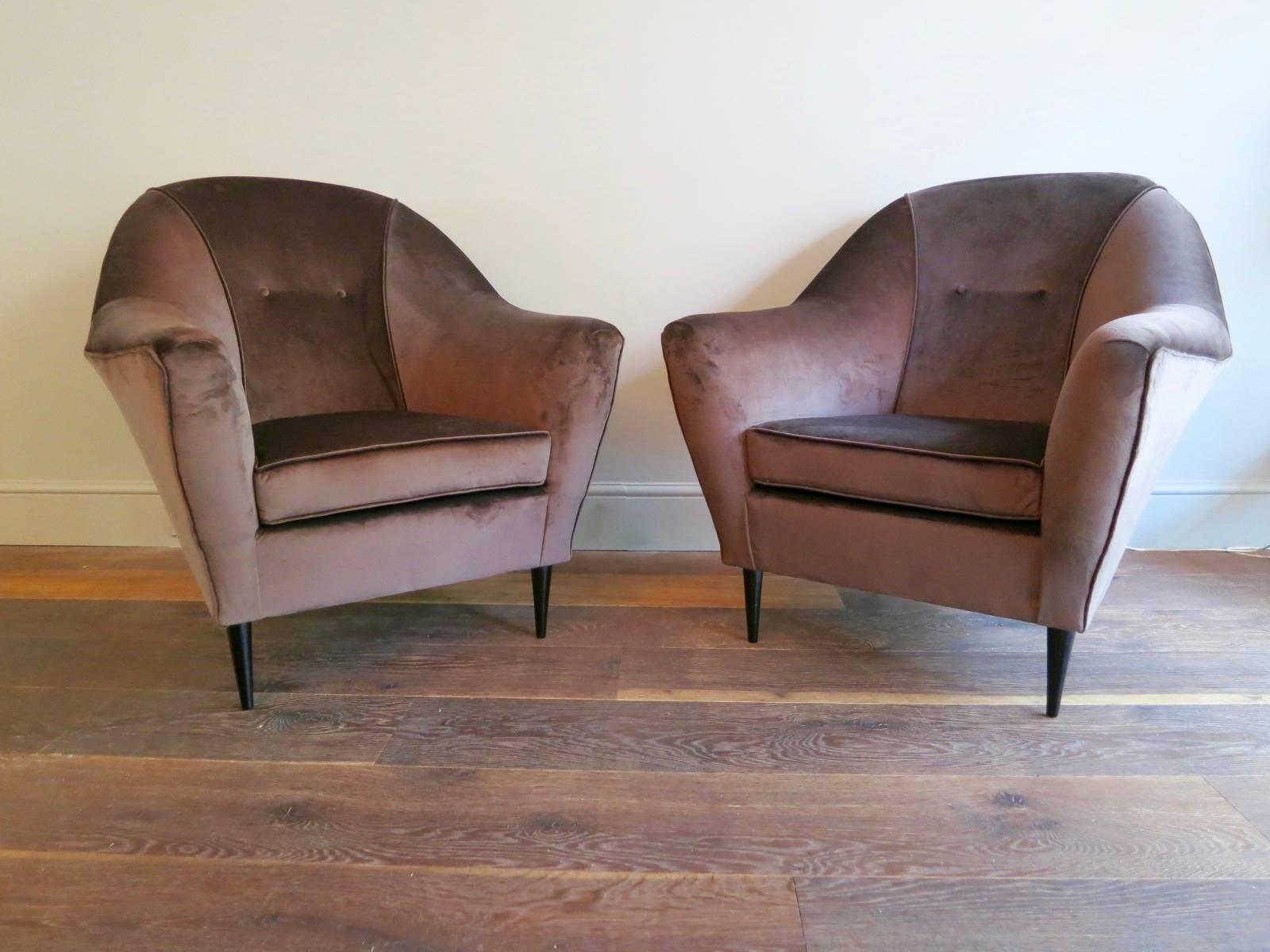 Pair of Mid-Century Italian Velvet Armchairs Attributed To Ico Parisi  In Excellent Condition In London, GB