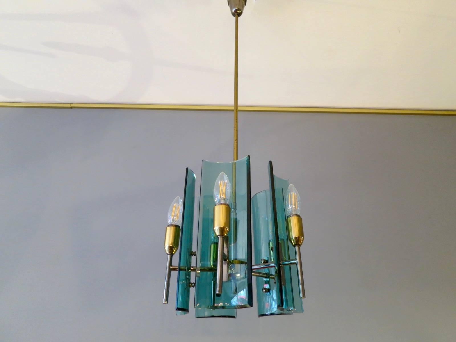 Mid-Century Modern Lampe à suspension italienne en laiton et verre de Gino Paroldo en vente