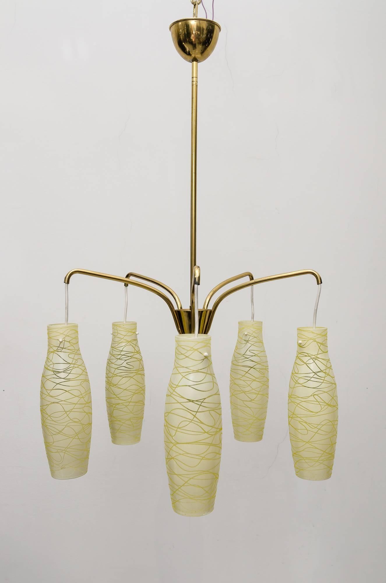 Kronleuchter mit Originalglas Italienisch, um 1960
Ursprünglicher Zustand.