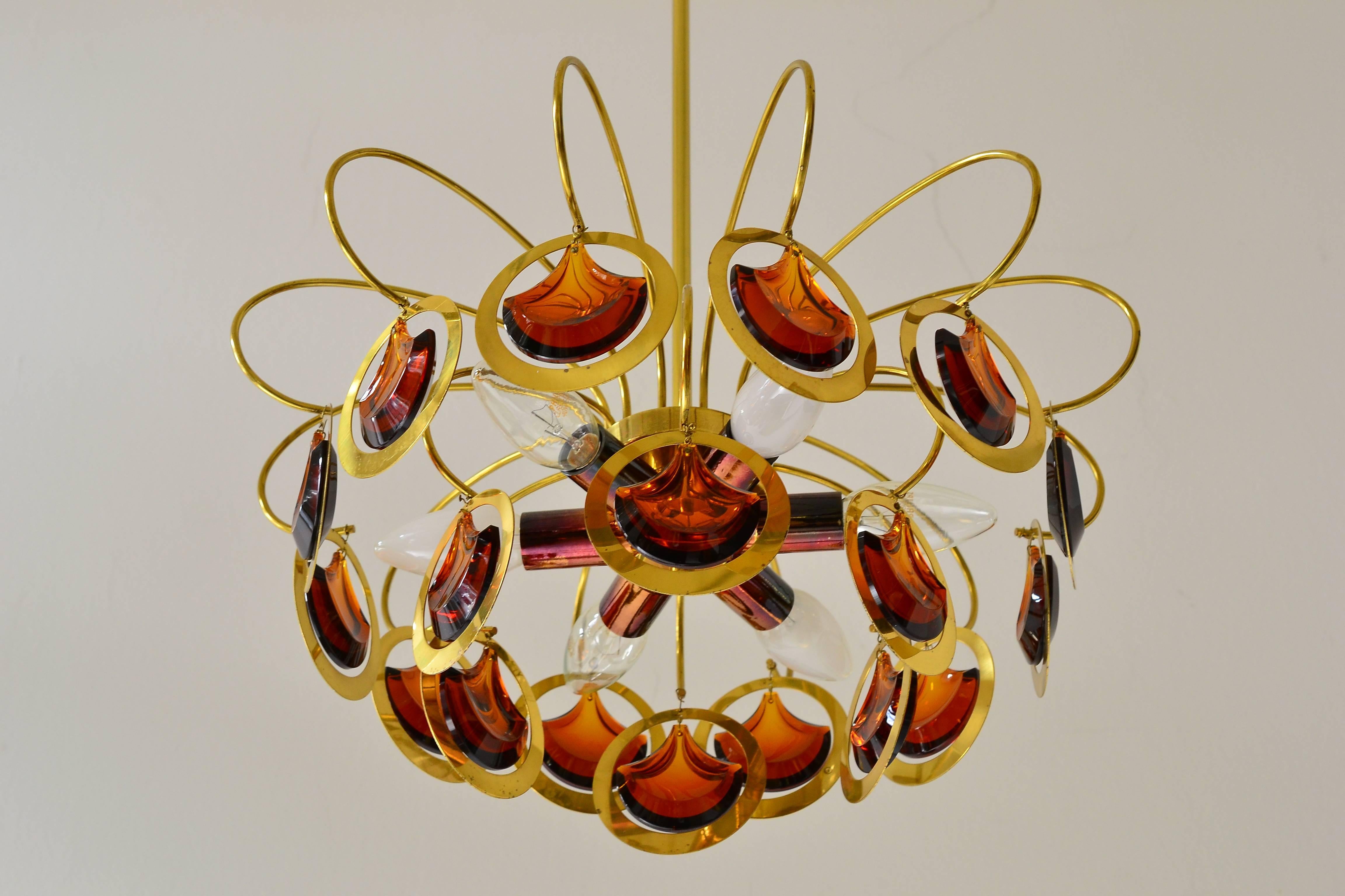 Mid-Century Modern Italian Brass and Glass Chandelier in the Style of Sciolari For Sale