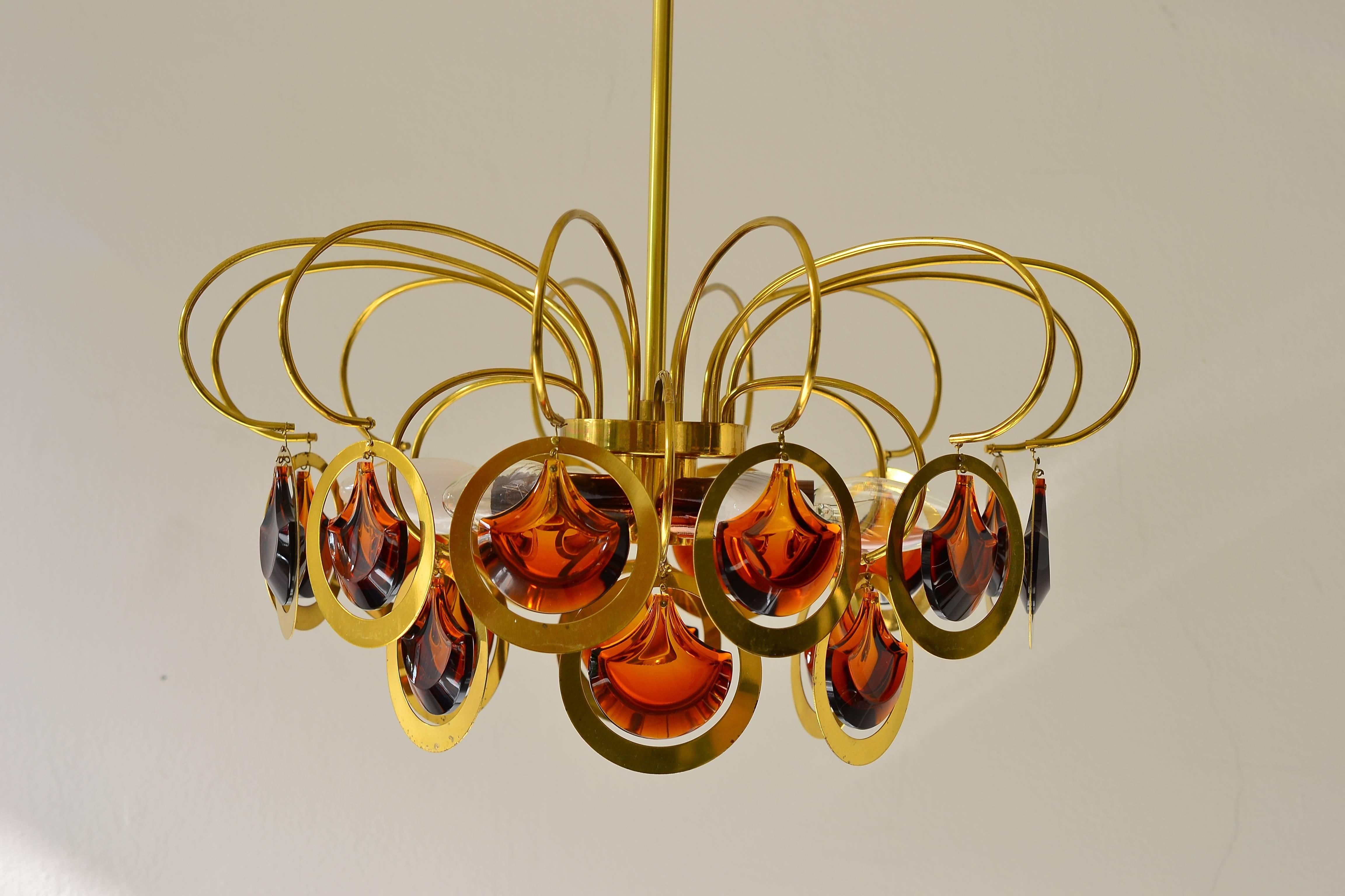 Italian Brass and Glass Chandelier in the Style of Sciolari In Excellent Condition For Sale In Wien, AT