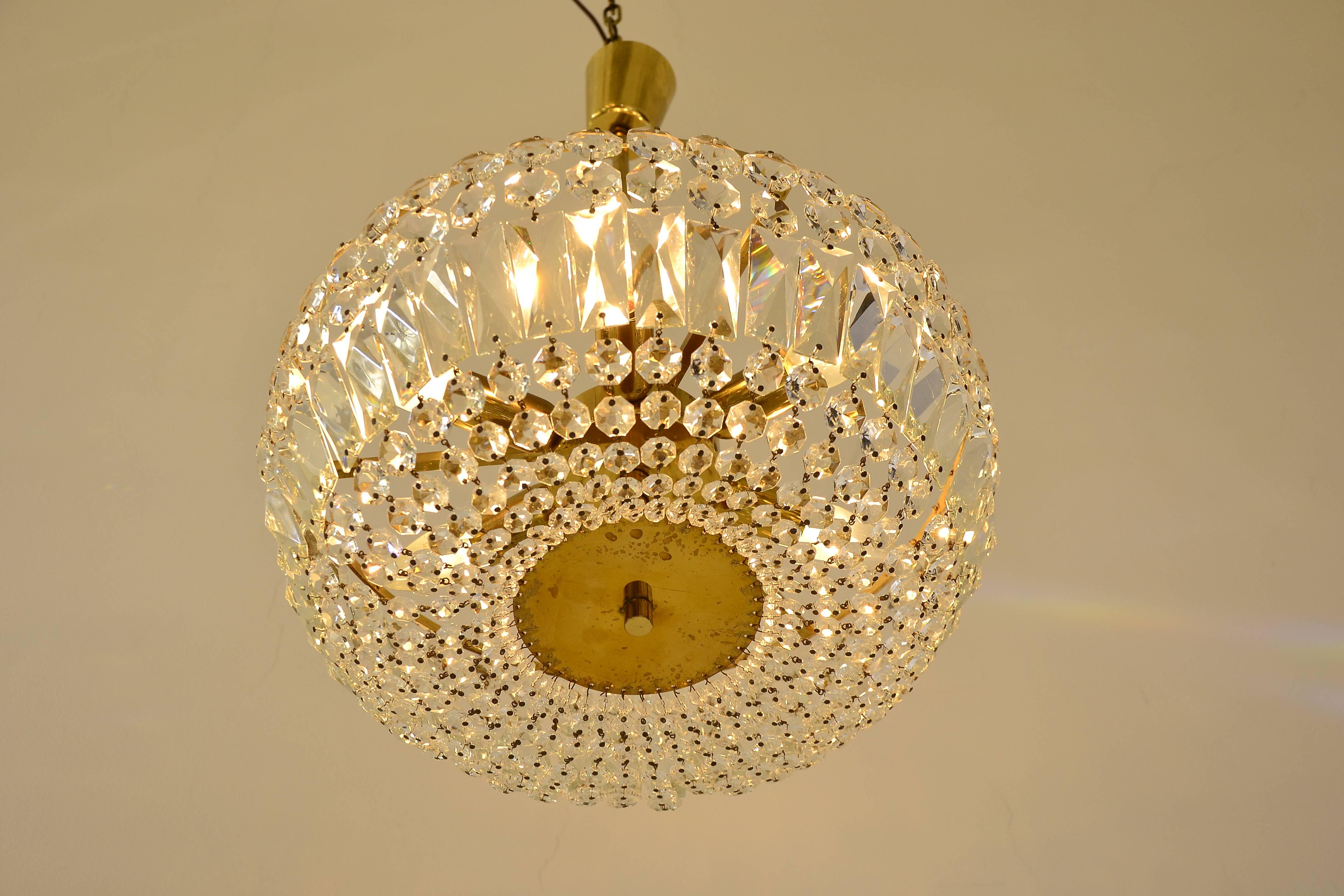 Traditional and Important Viennese Basket Chandelier, Vienna, Austria, 1960s In Excellent Condition In Wien, AT