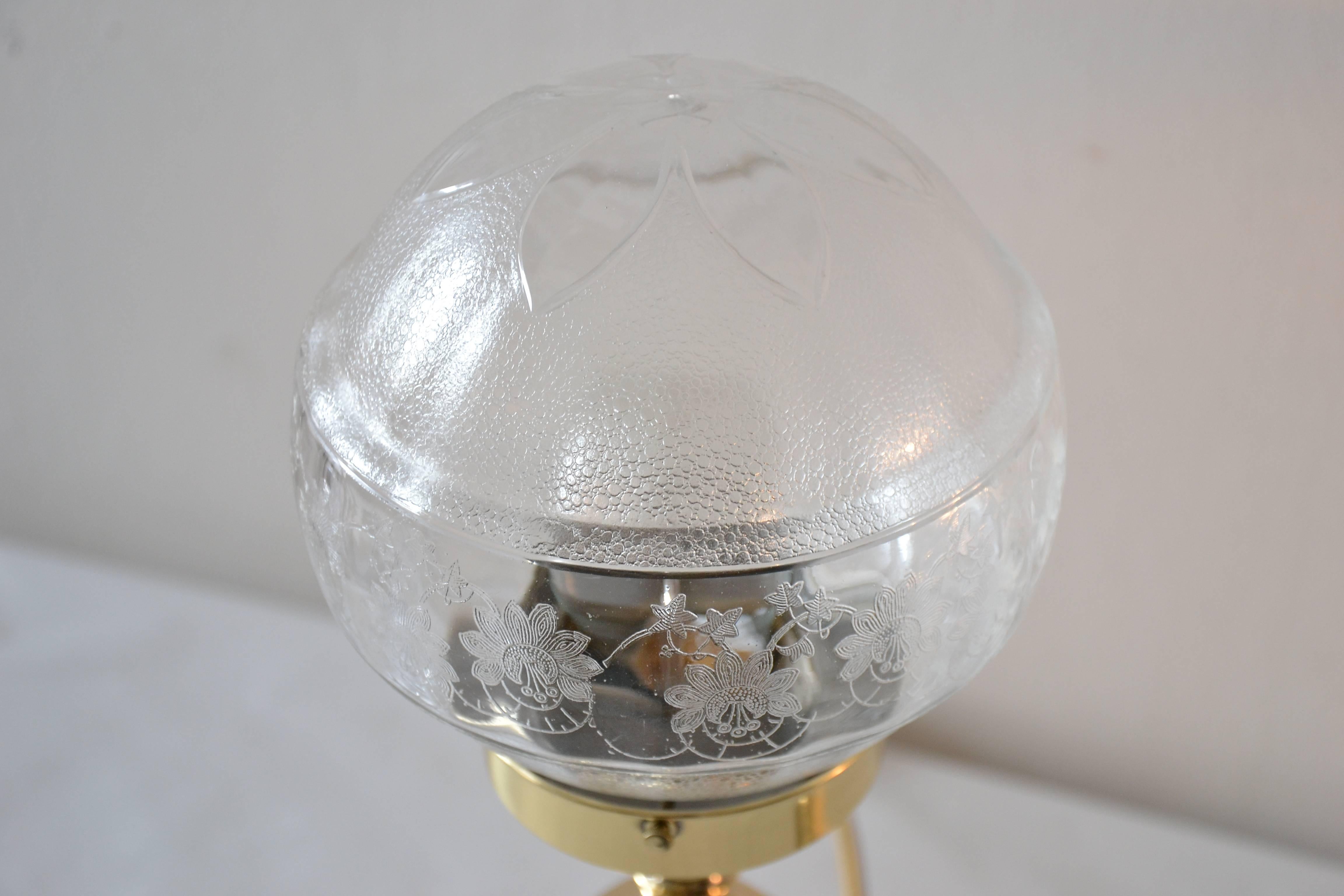 Polished Pair of Table Lamps with Oval Base and Original Glass