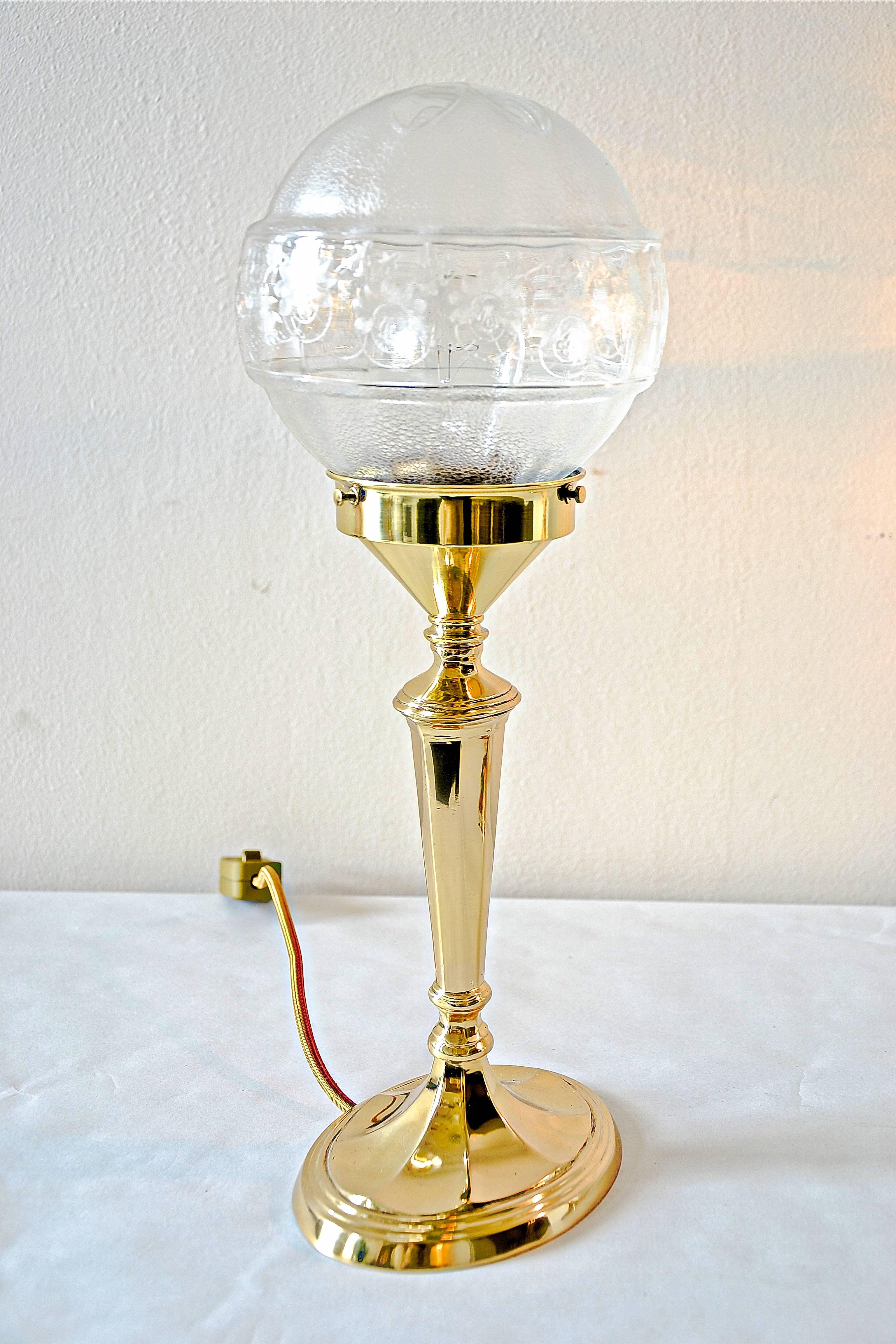 Austrian Pair of Table Lamps with Oval Base and Original Glass