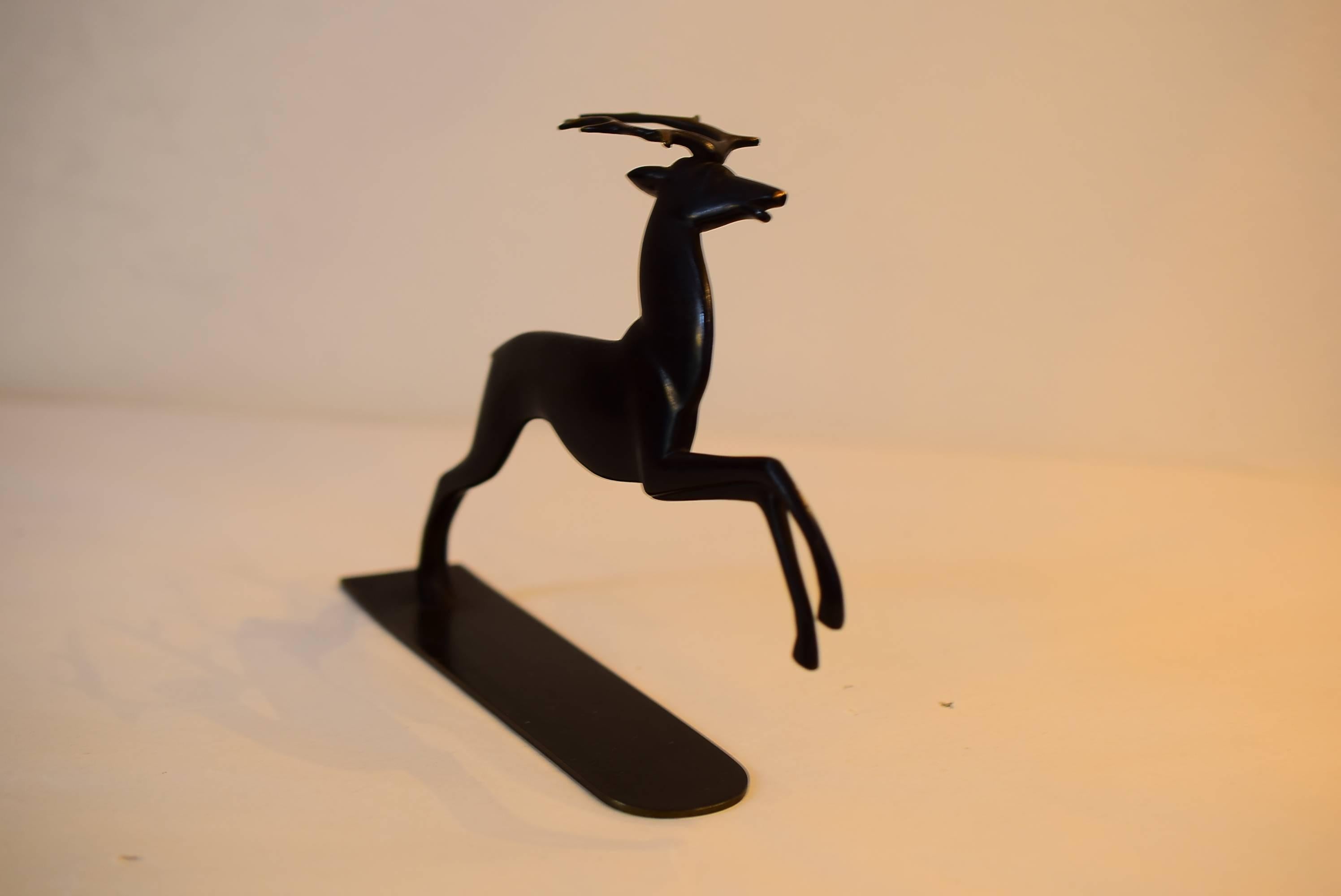Mid-Century Modern Figurine de cerf en bois de Richard Rohac en vente