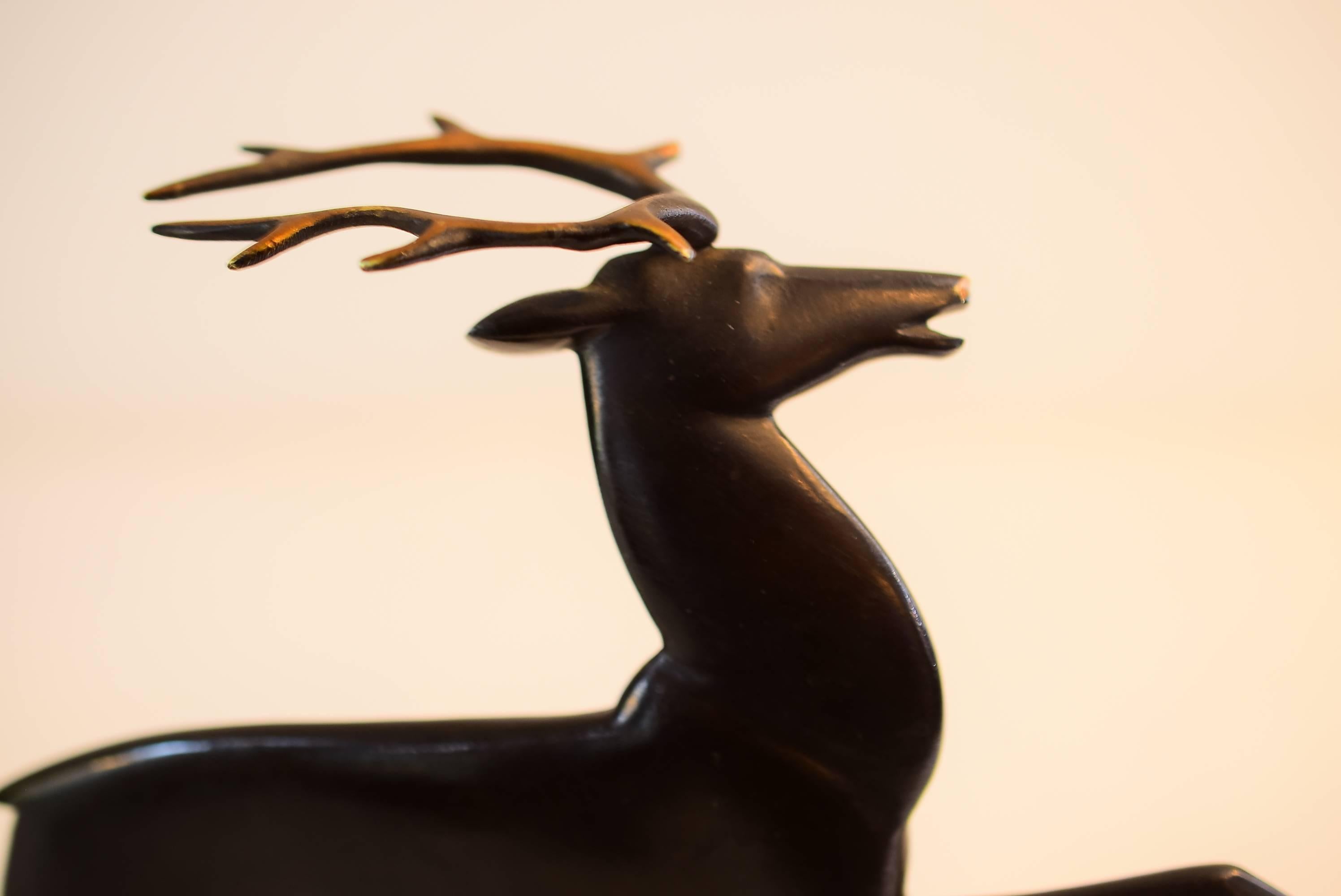 Laiton Figurine de cerf en bois de Richard Rohac en vente