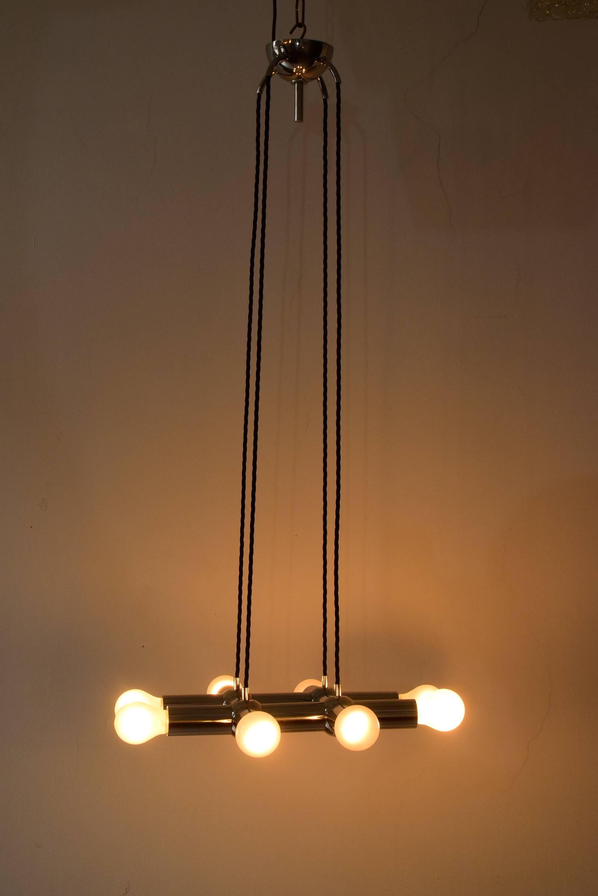 Metà XX secolo Lampadario cromato molto attraente di Kalmar, anni '60 circa in vendita